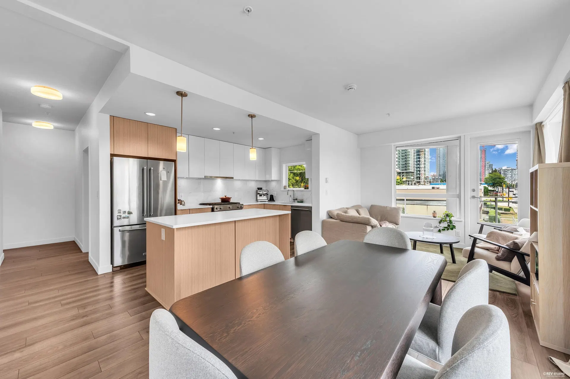 Photo 4 of 23 at #412 – 2188 Madison Avenue