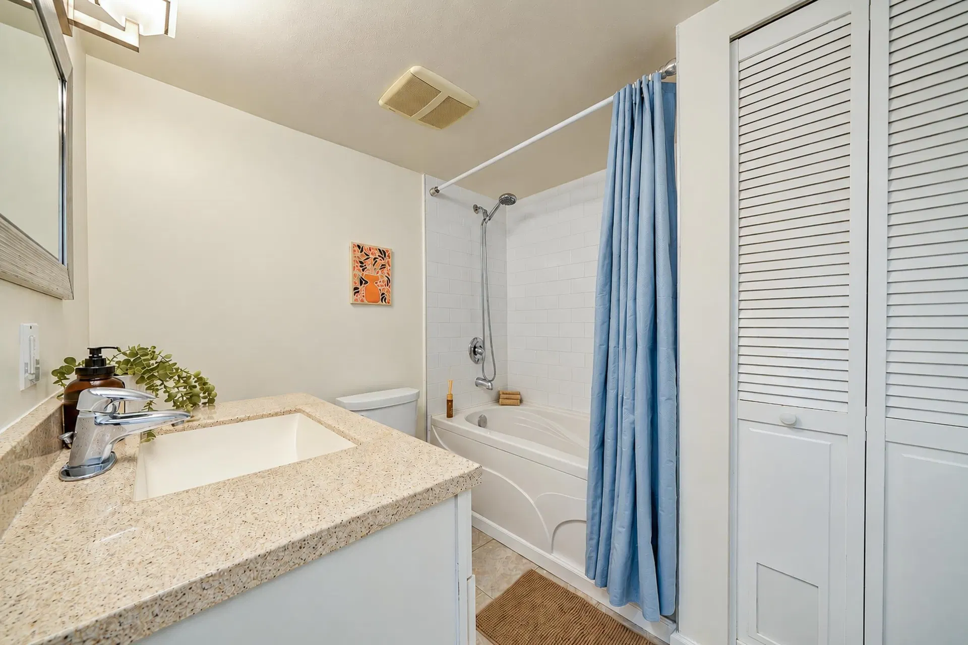 Photo 4 of 25 at #905 – 9541 Erickson Drive