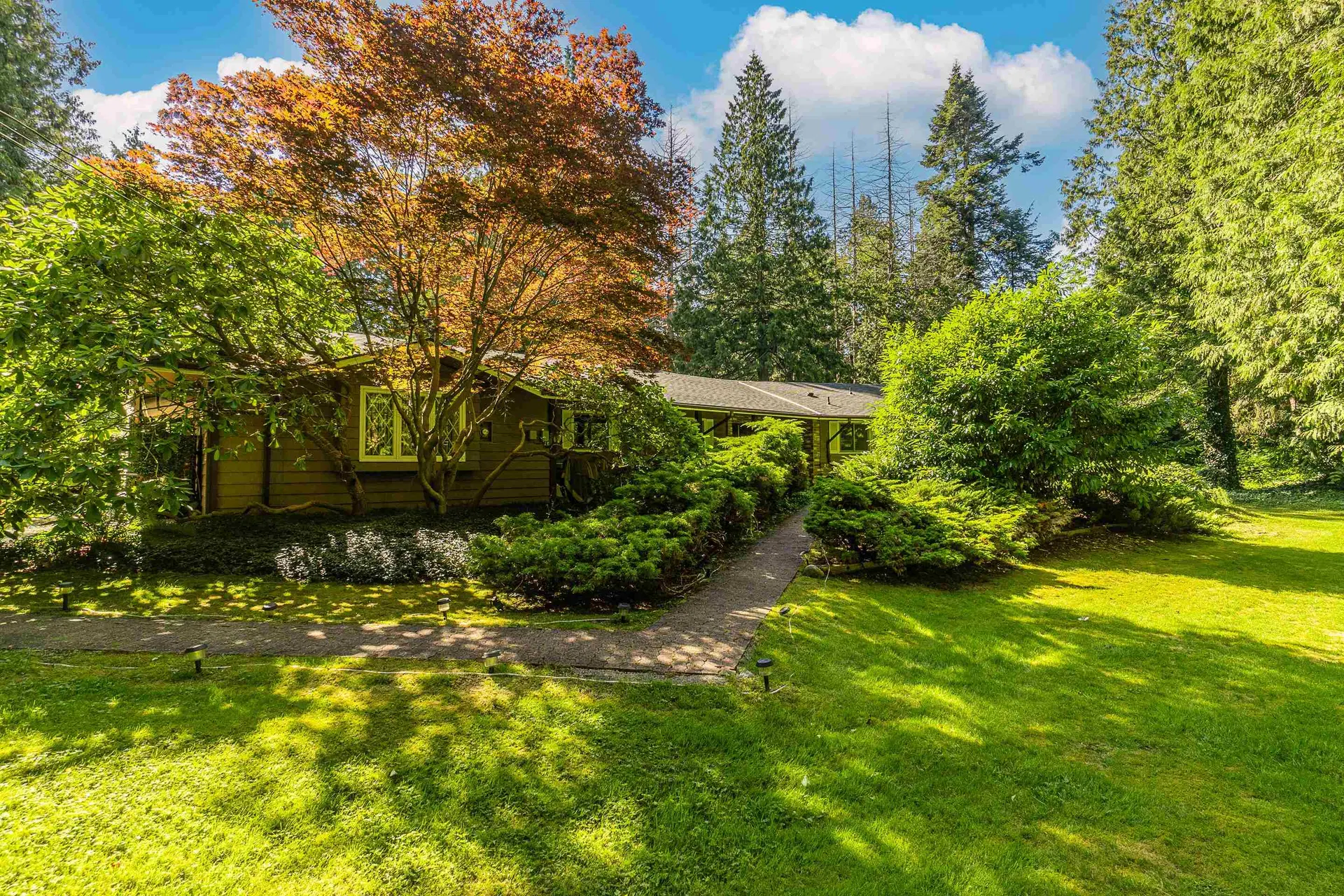 Photo 5 of 23 at 13425 Woodcrest Drive