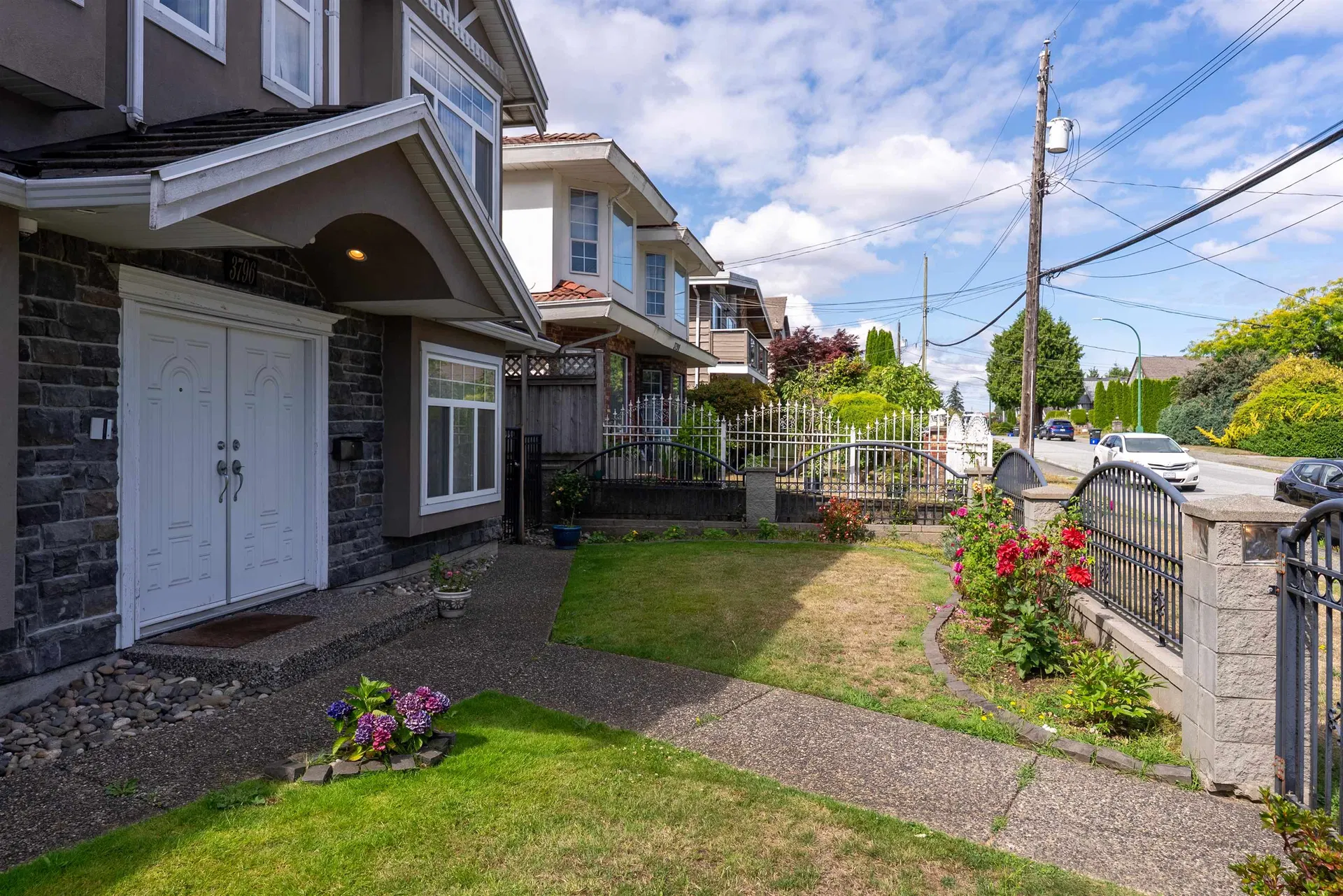 Photo 3 of 27 at 3796 Price Street