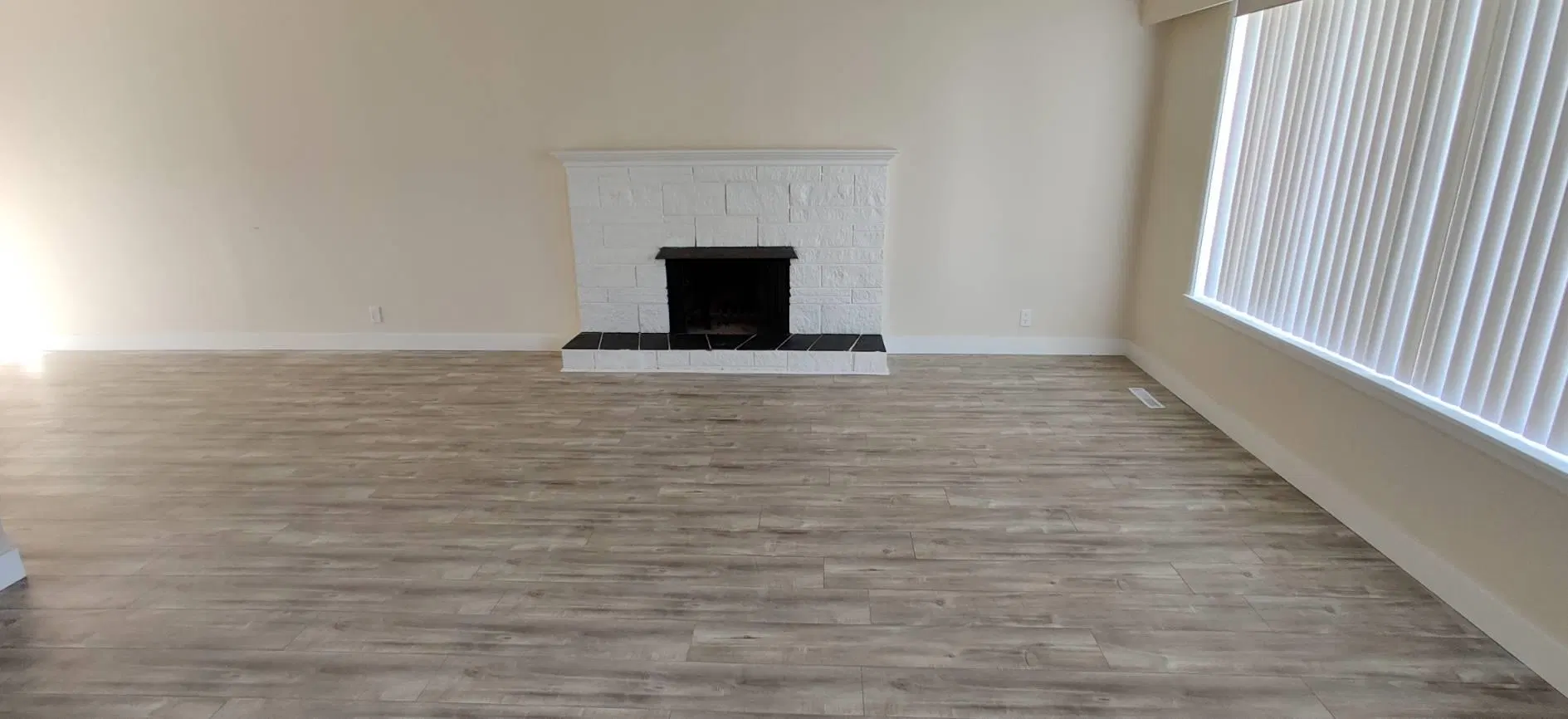 Photo 3 of 10 at 5959 172 Street