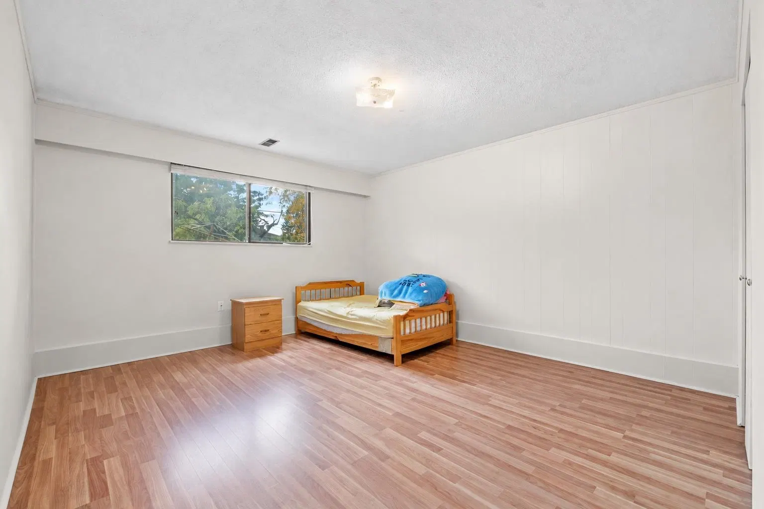 Photo 5 of 23 at 10640 Anahim Drive