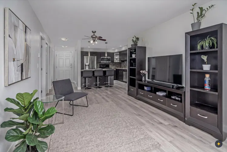 Photo 5 of 23 at #213 – 5438 198 Street