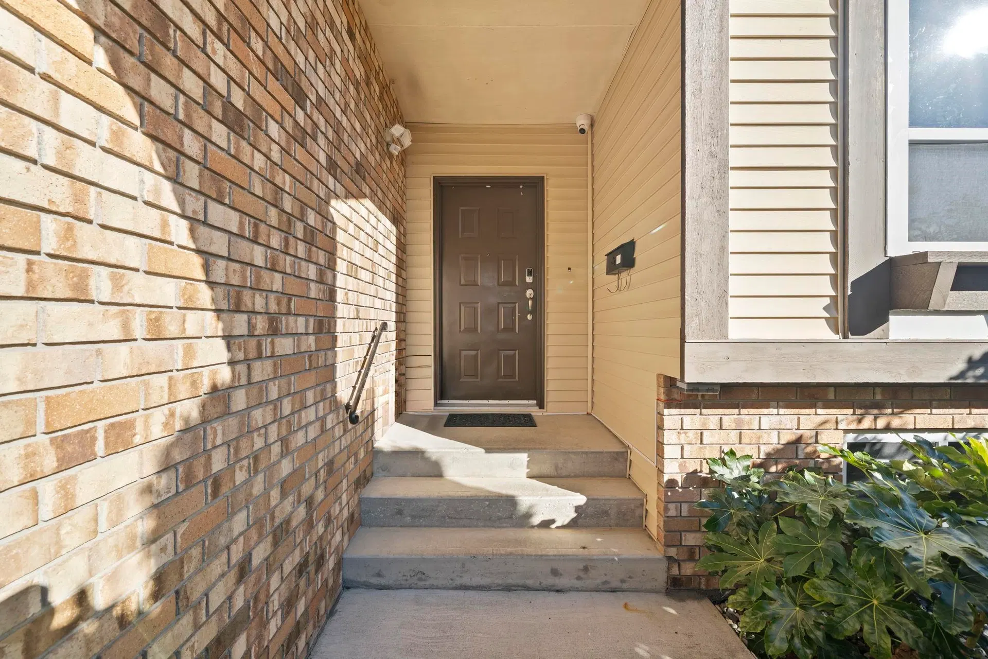 Photo 3 of 40 at 1862 148a Street