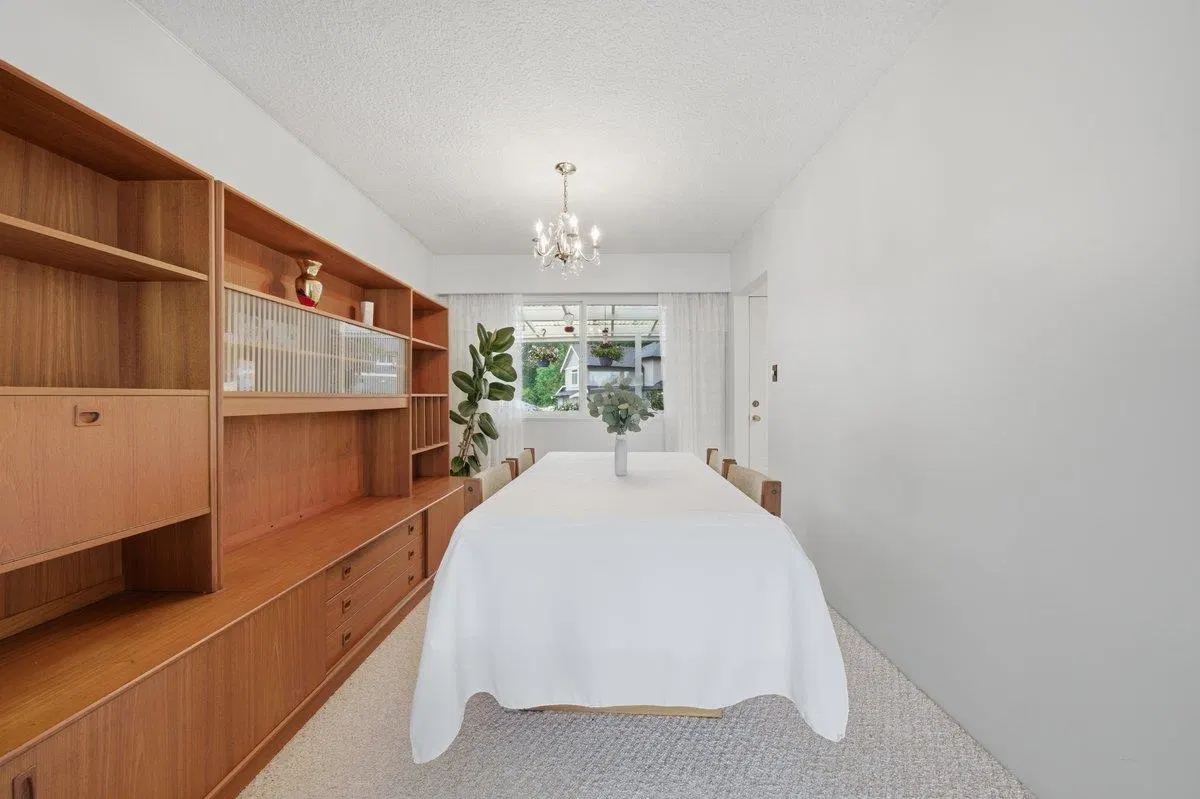 Photo 5 of 35 at 3963 Sefton Street