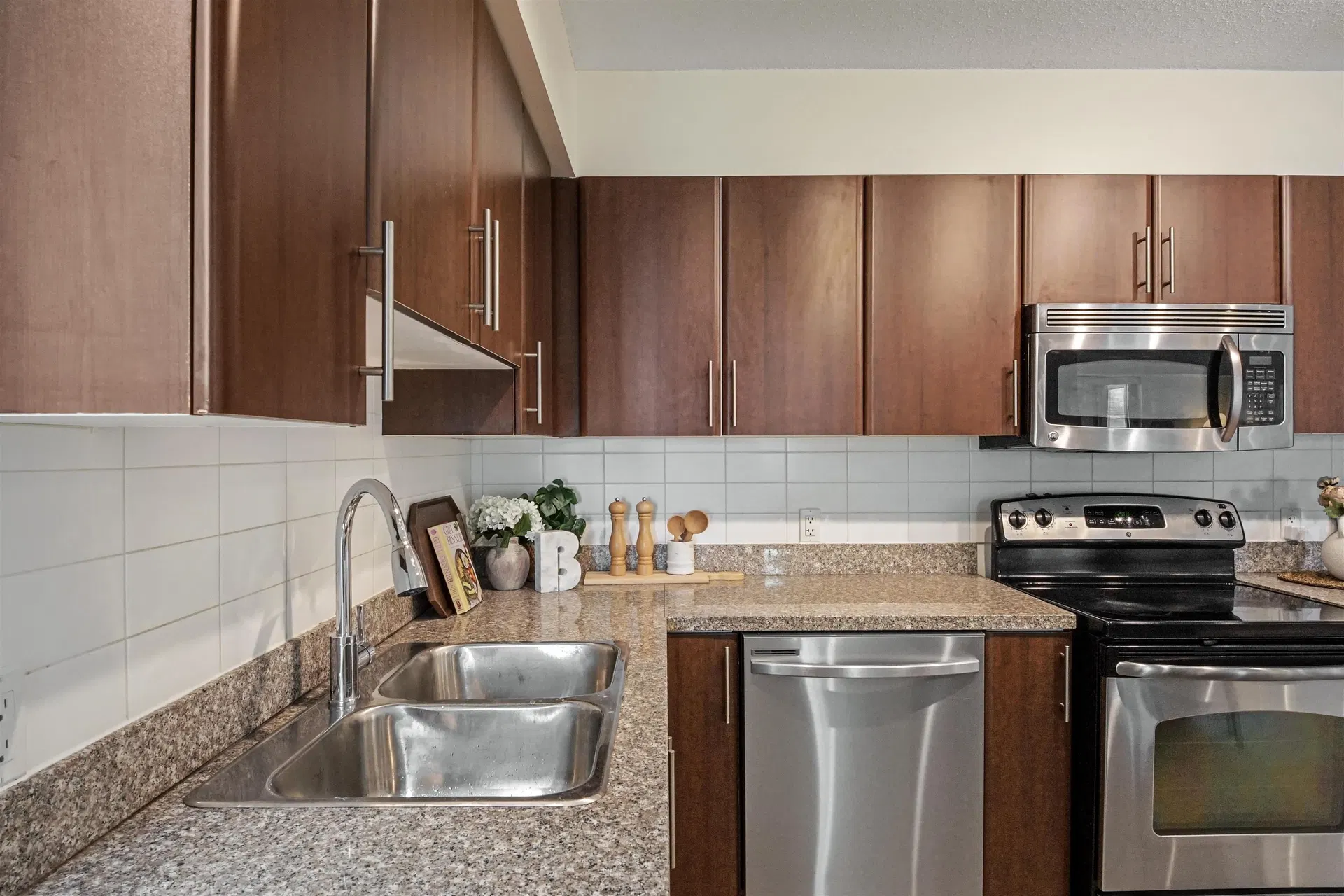 Photo 5 of 21 at #3802 – 1178 Heffley Crescent