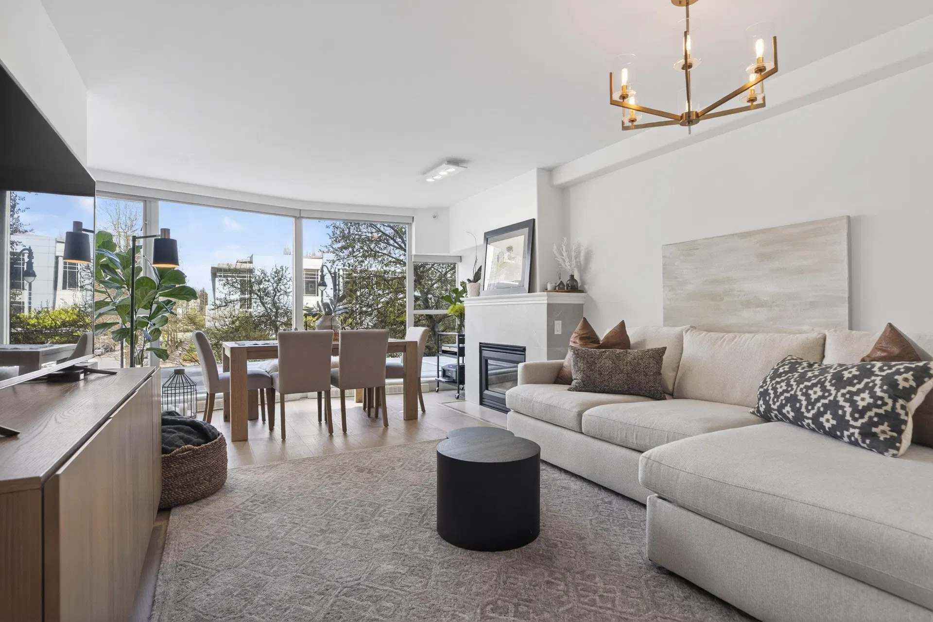 Photo 2 of 40 at #305 – 560 Cardero Street