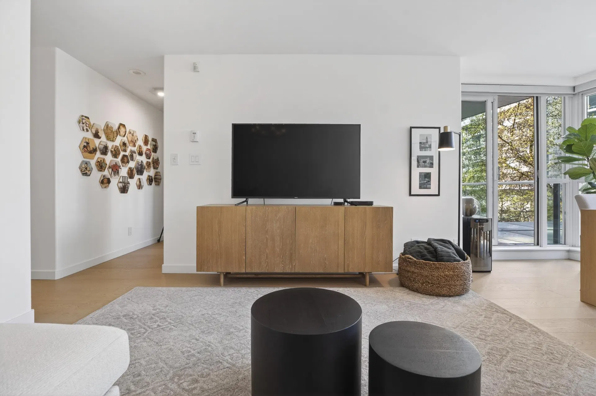 Photo 5 of 40 at #305 – 560 Cardero Street