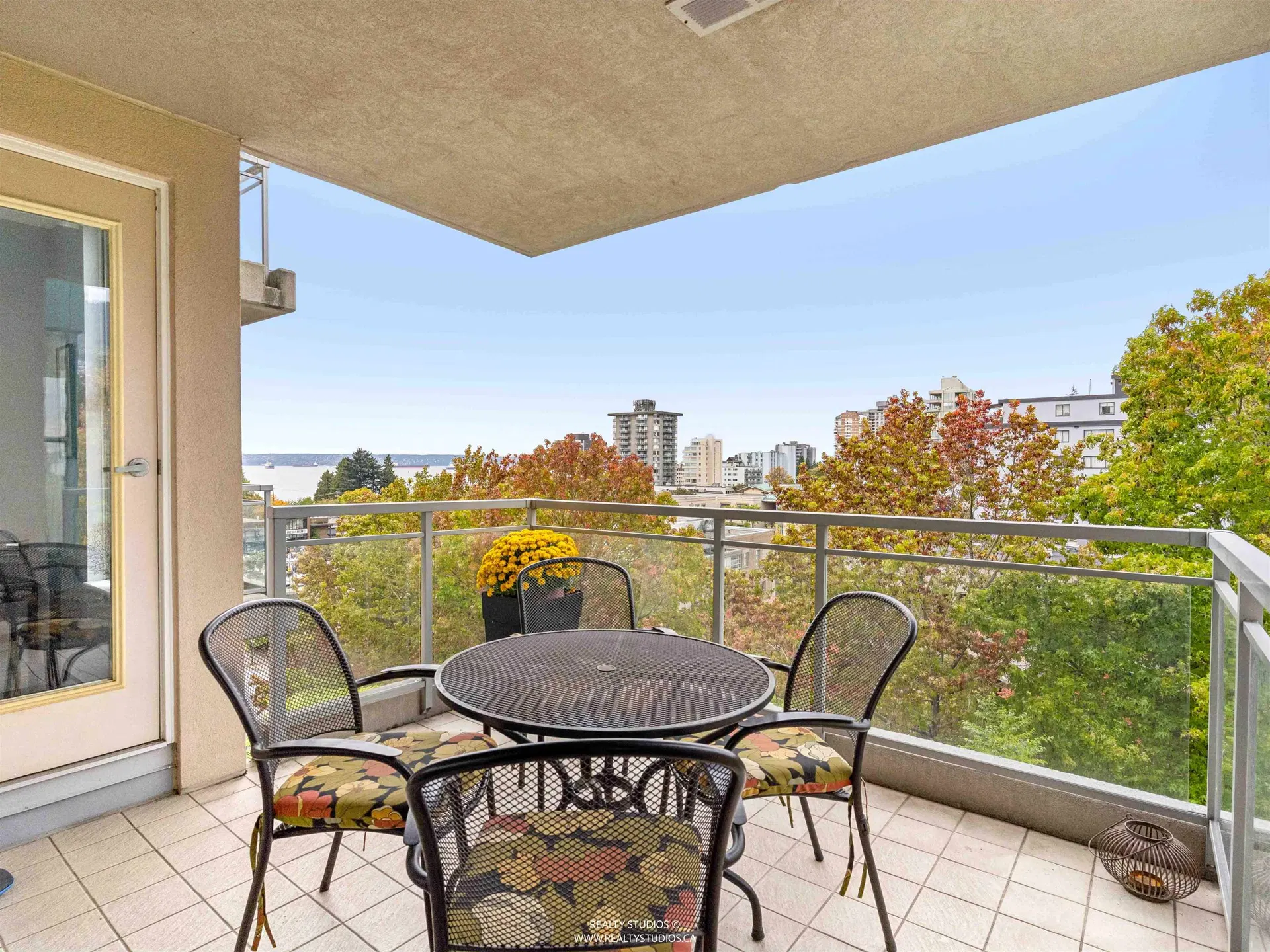 #603 – 588 16th Street