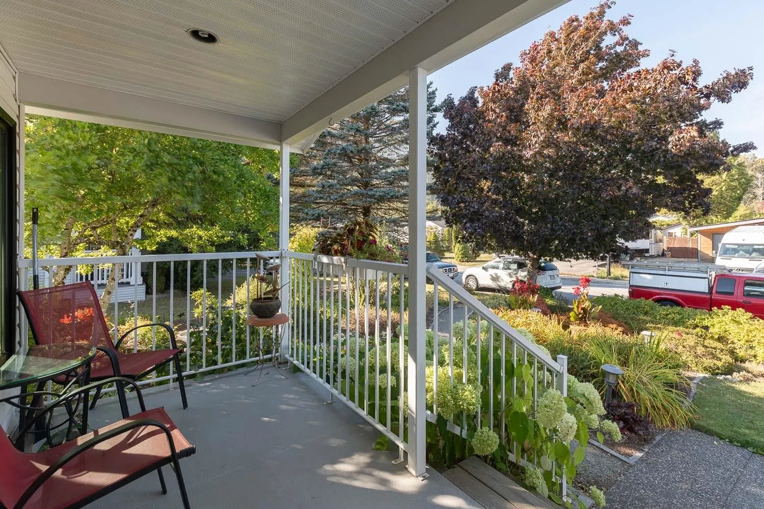 Photo 4 of 40 at 1008 Edgewater Crescent