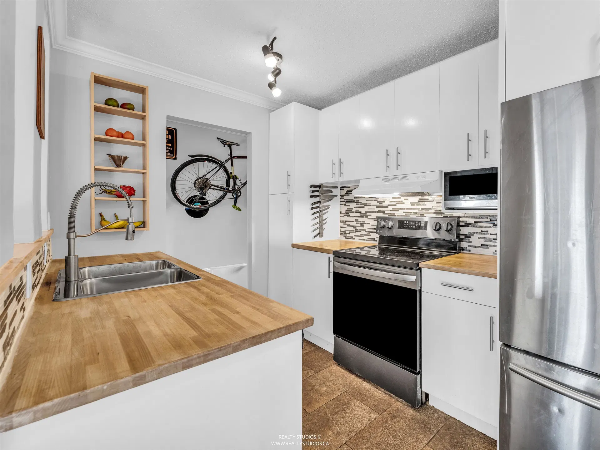 Photo 3 of 31 at #306 – 2222 Cambridge Street