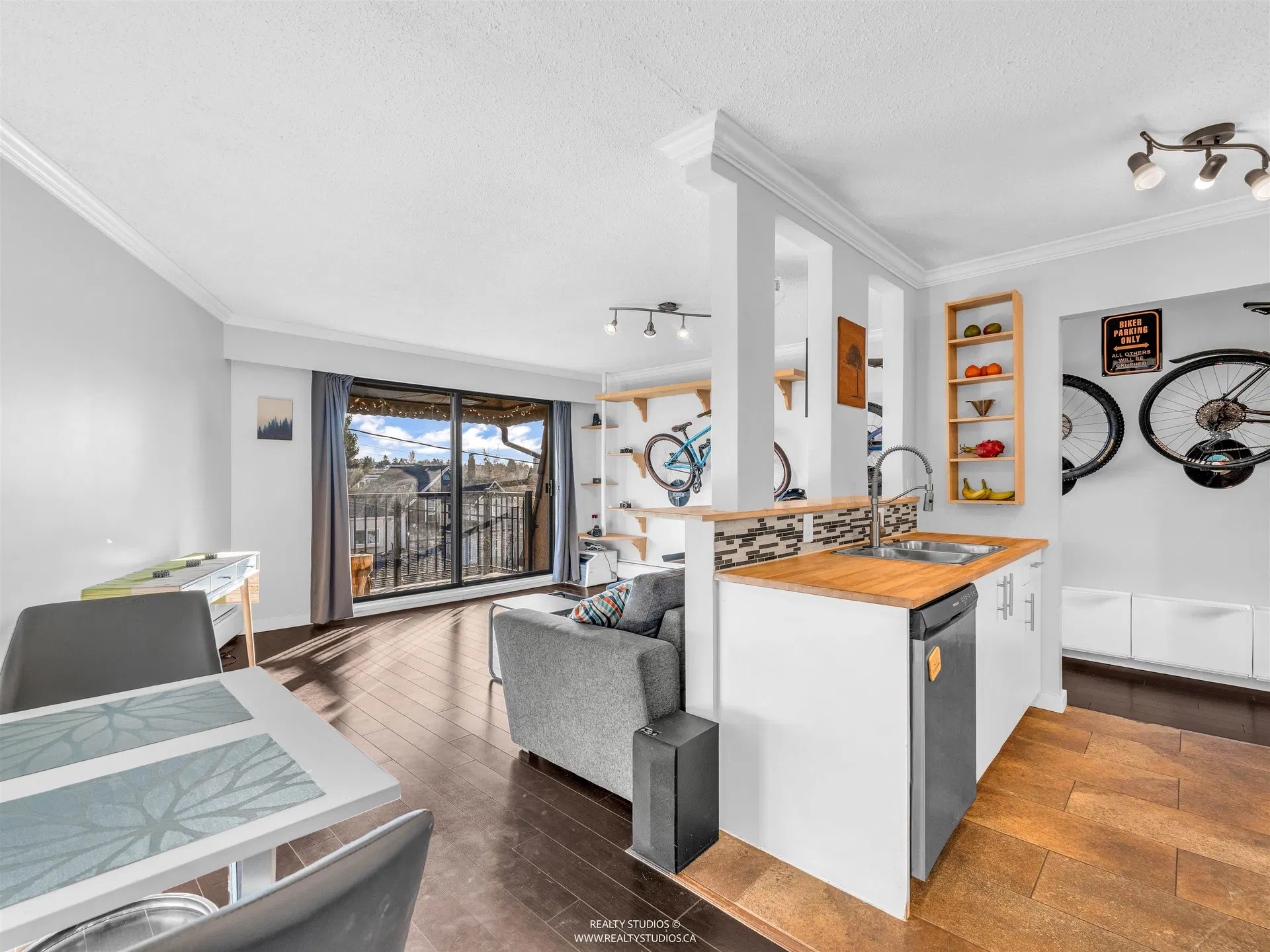 Photo 4 of 31 at #306 – 2222 Cambridge Street
