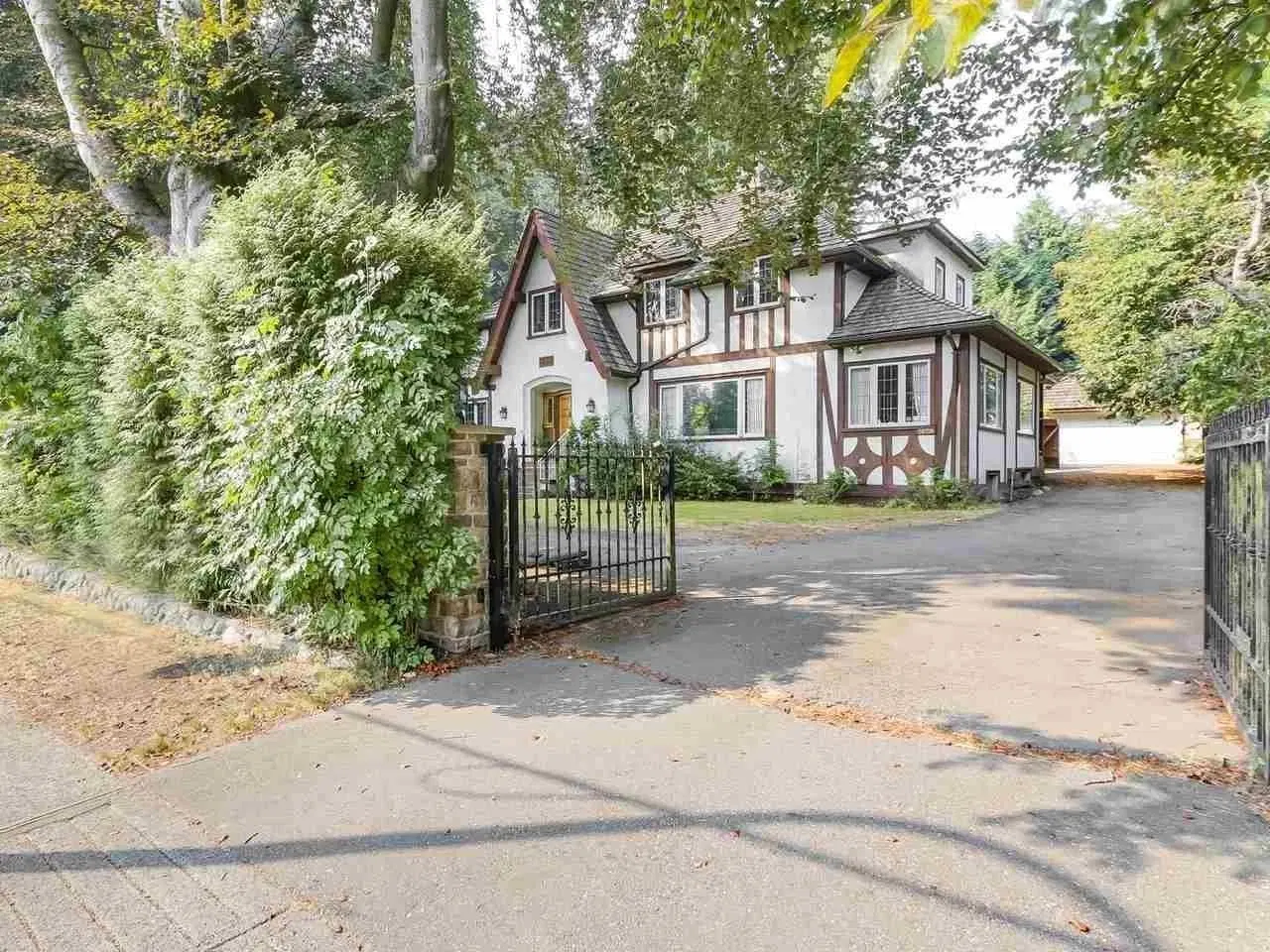 Photo 2 of 7 at 2629 W 49th Avenue
