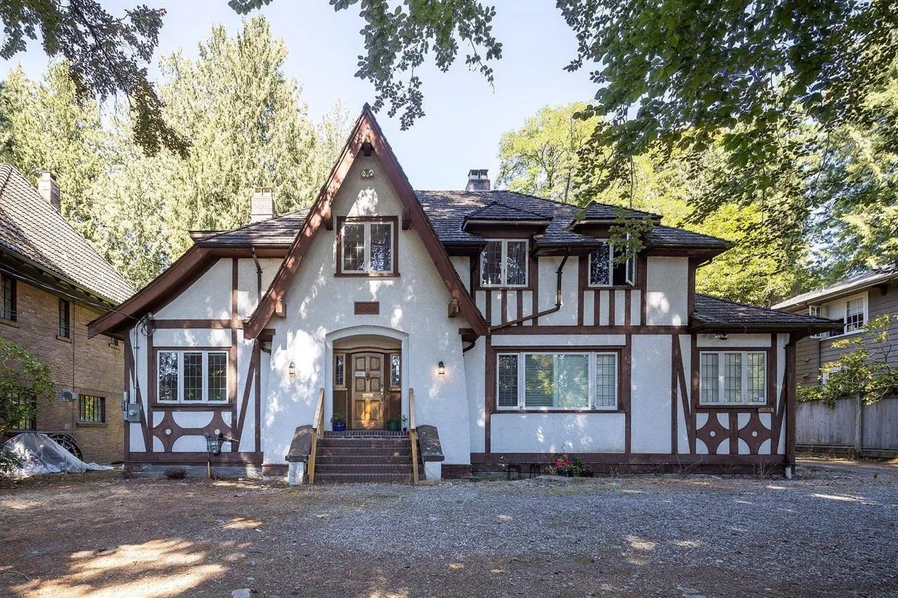 Photo 3 of 7 at 2629 W 49th Avenue