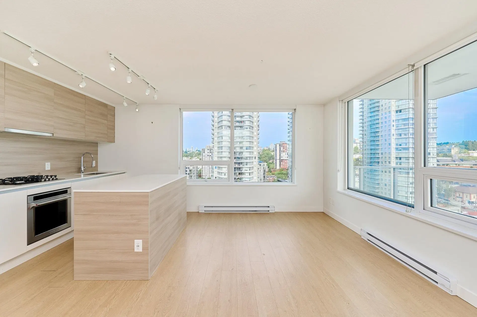 Photo 4 of 27 at #1911 – 908 Quayside Drive