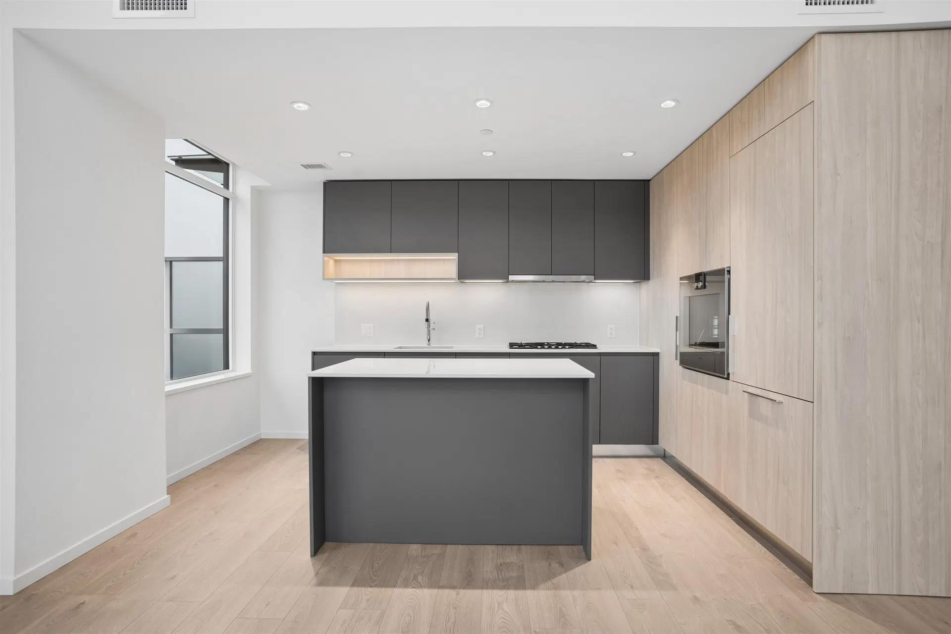 Photo 3 of 17 at #1320 – 6300 Minoru Boulevard