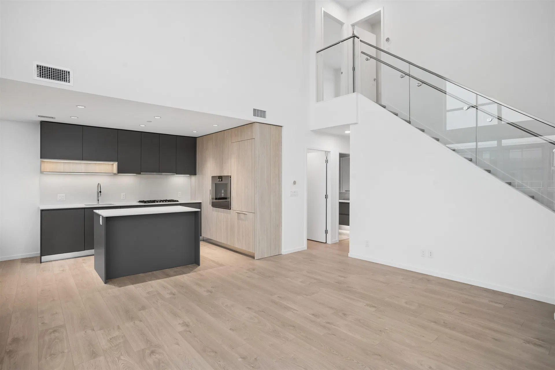 Photo 4 of 17 at #1320 – 6300 Minoru Boulevard