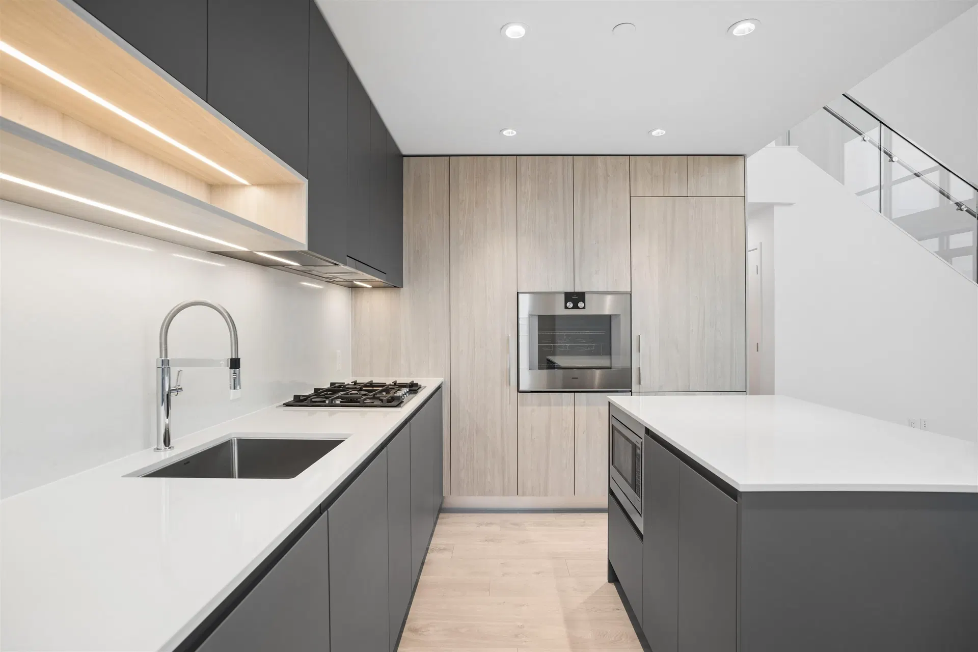 Photo 5 of 17 at #1320 – 6300 Minoru Boulevard