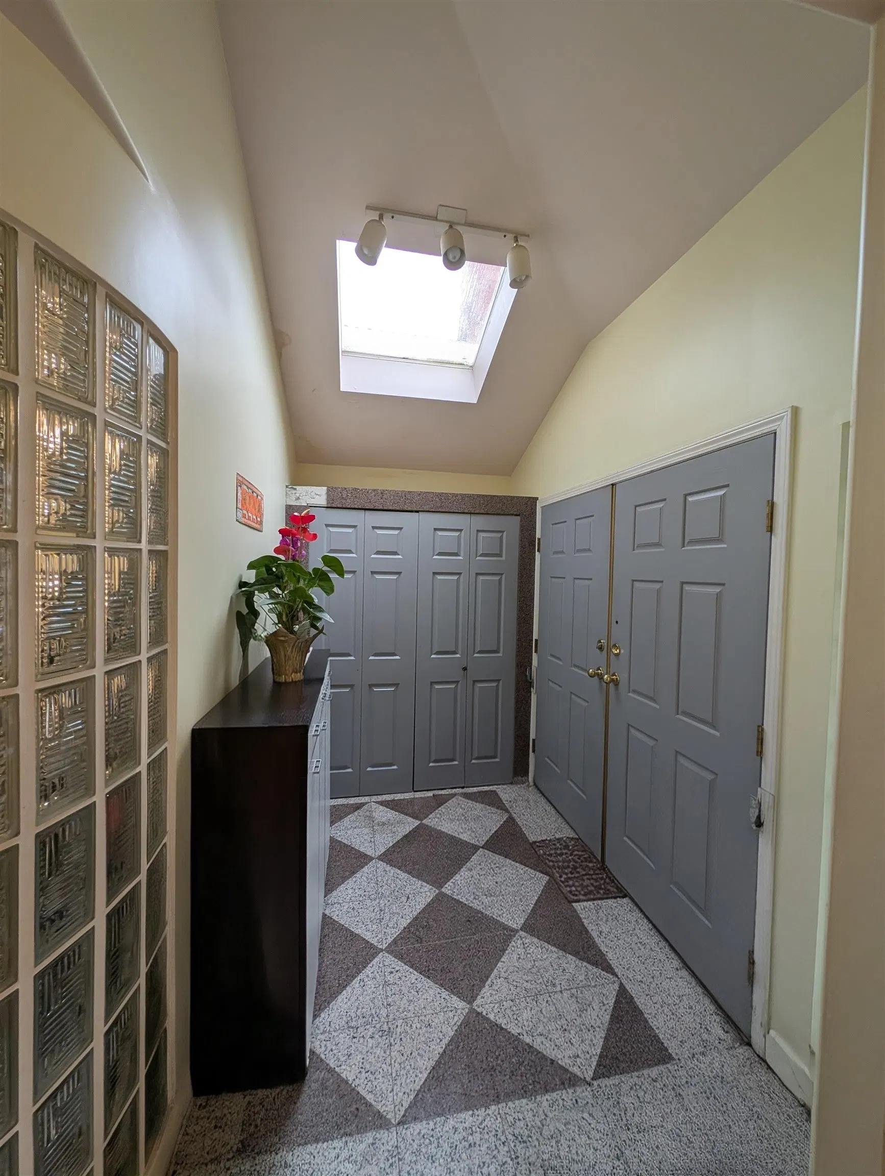 Photo 2 of 40 at 2935 E 17th Avenue