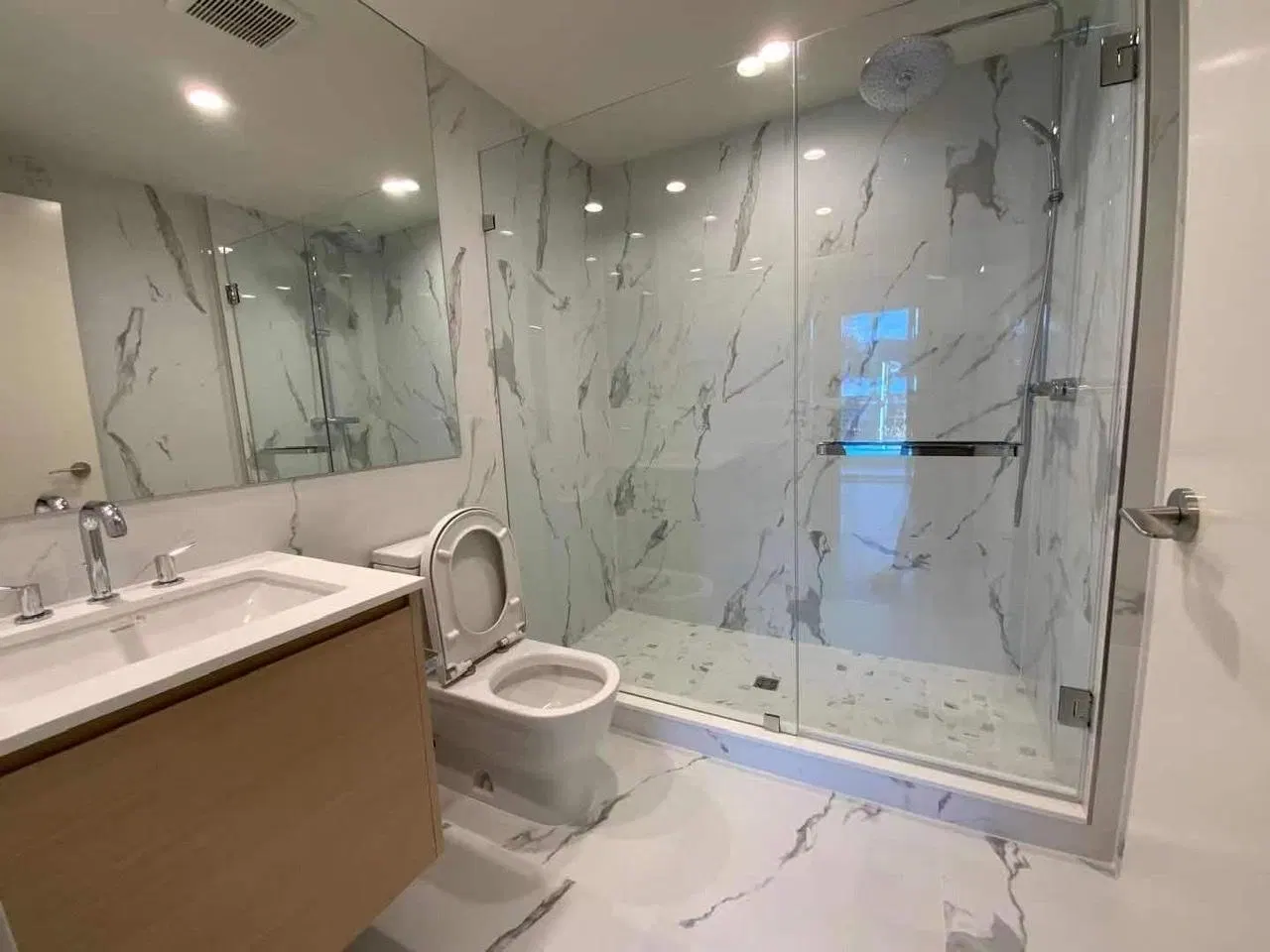 Photo 4 of 17 at #308 – 3639 W 16th Avenue