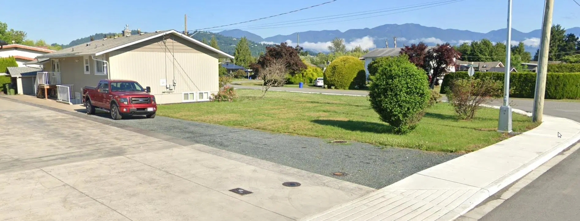 Photo 3 of 40 at 7407 Crestwood Drive