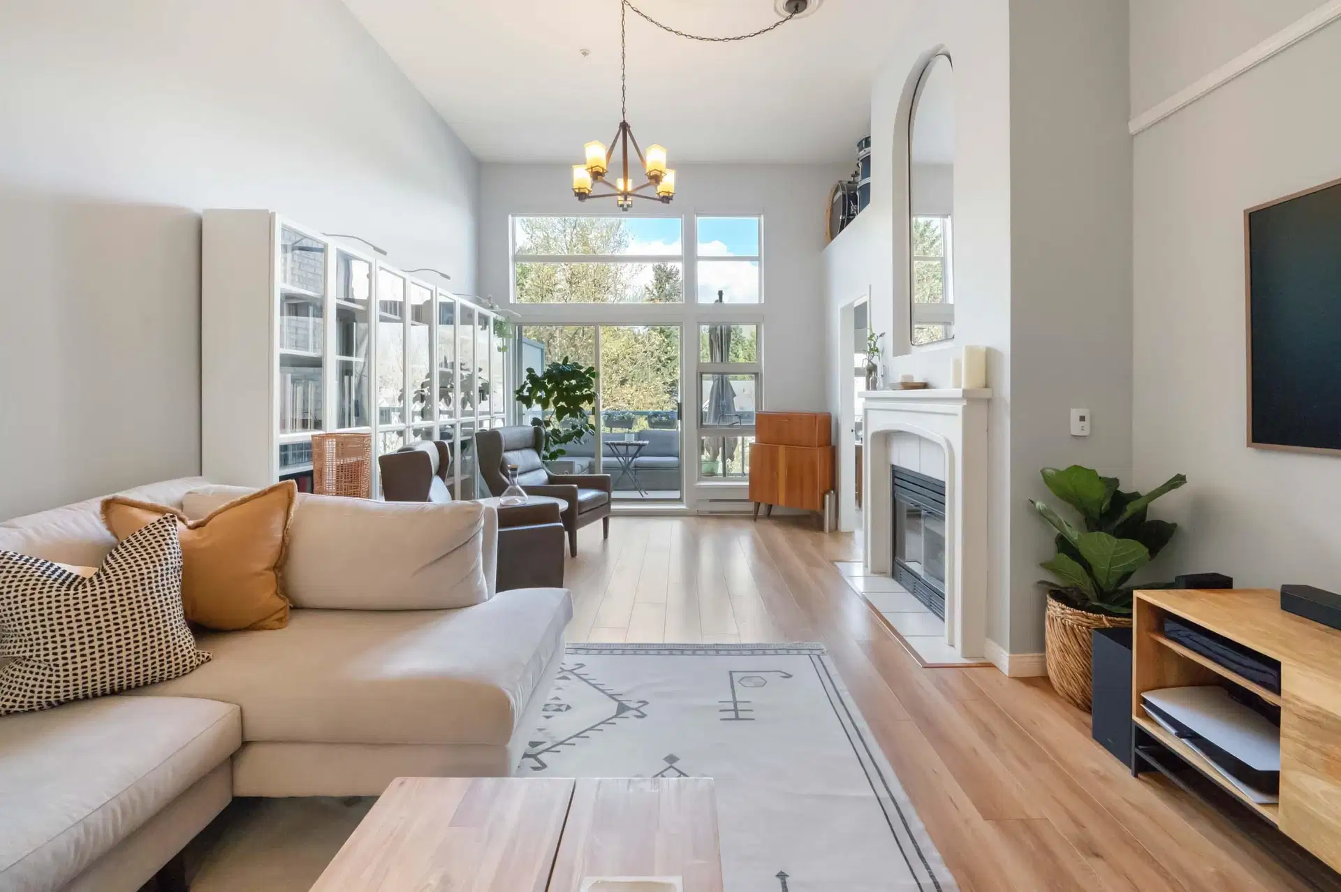 #606 – 301 Maude Road