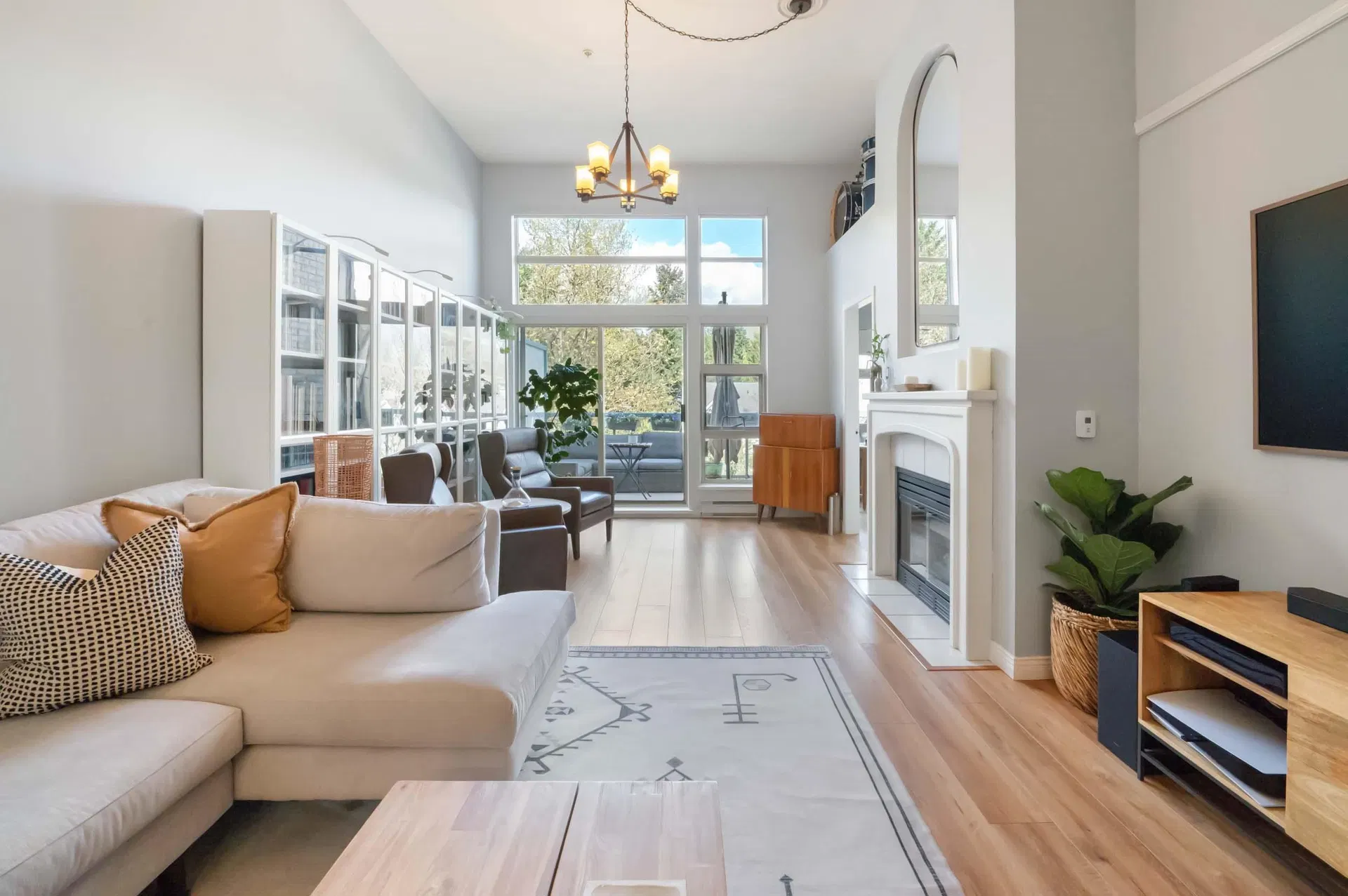 Photo 1 of 35 at #606 – 301 Maude Road