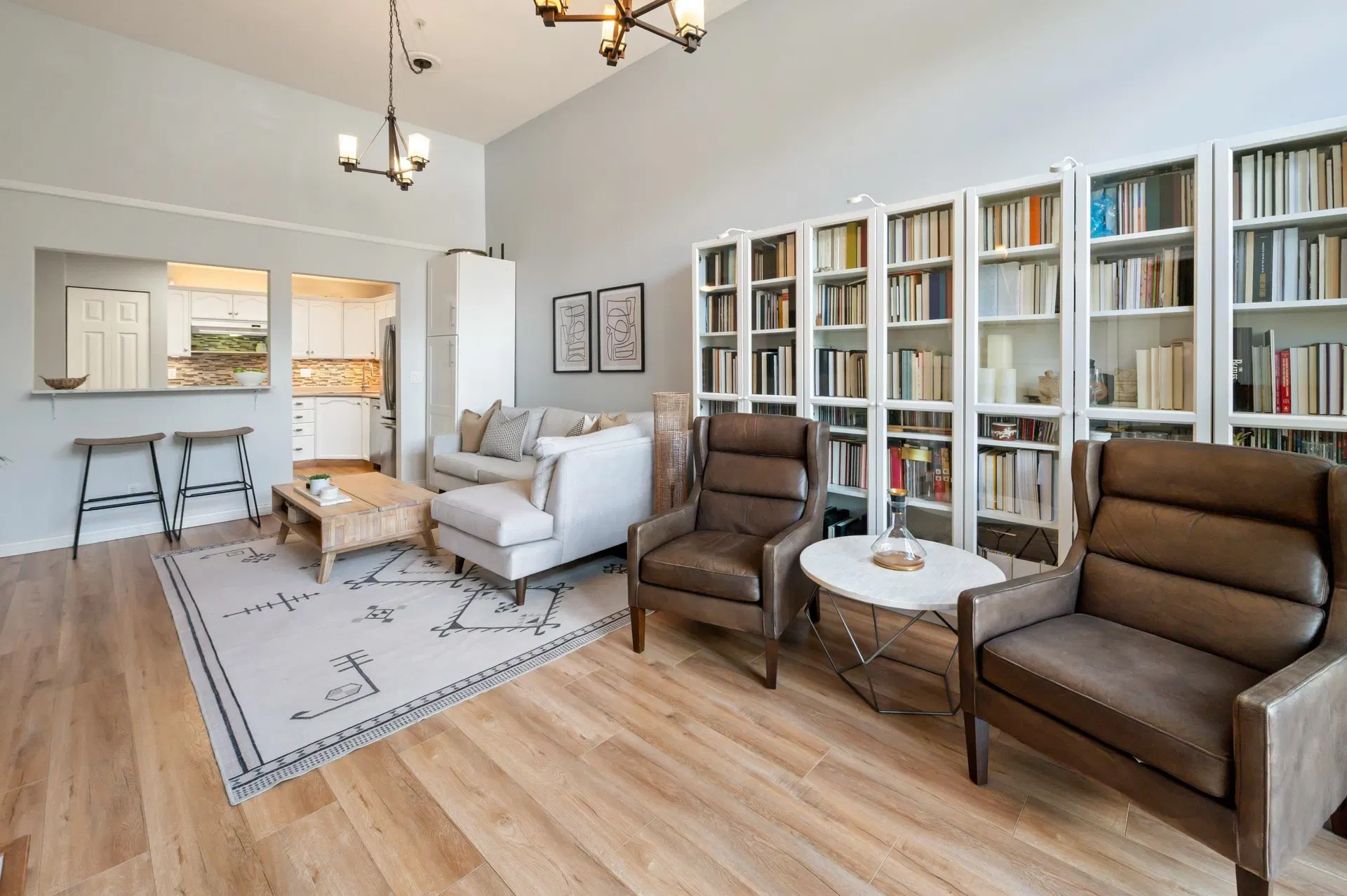 Photo 4 of 35 at #606 – 301 Maude Road