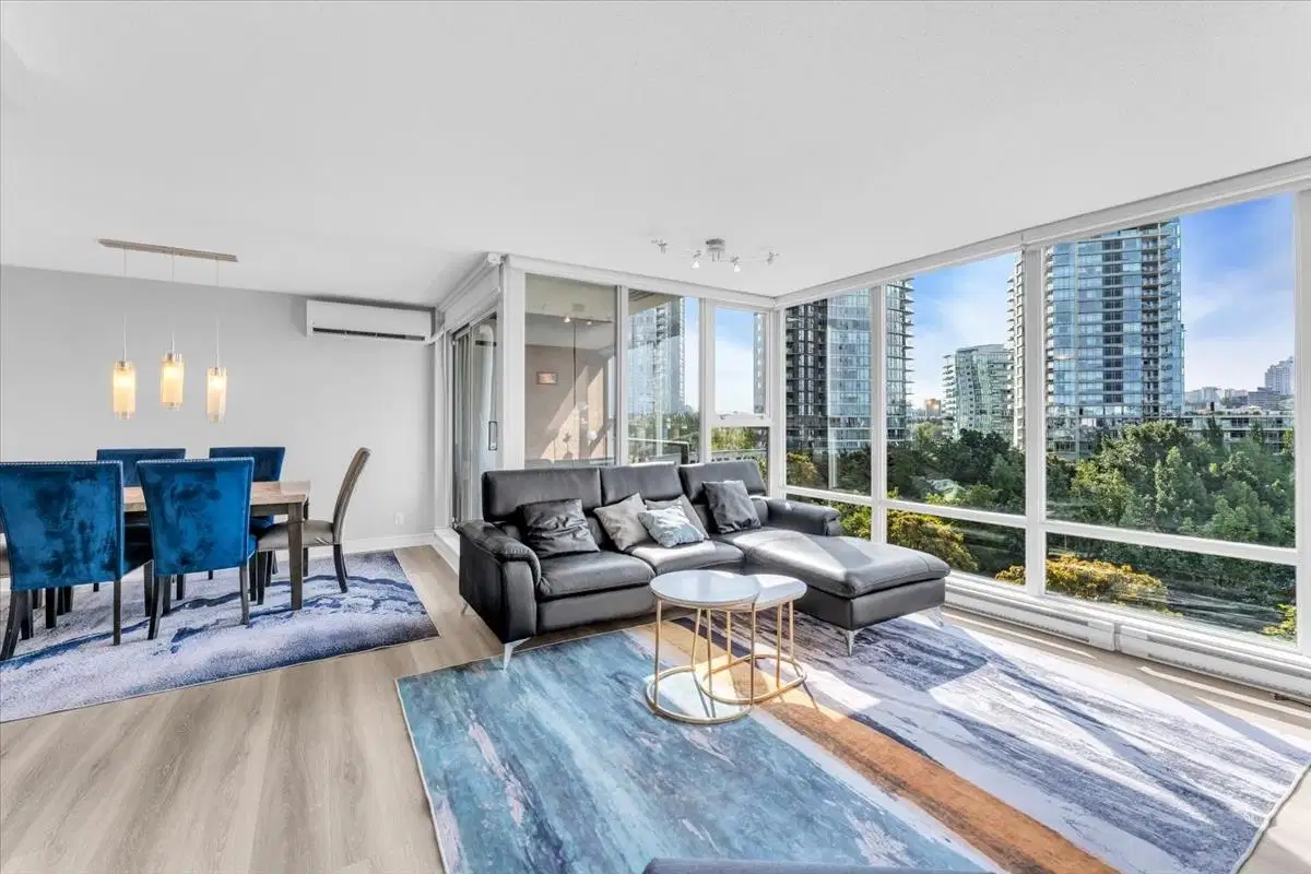 #705 – 583 Beach Crescent