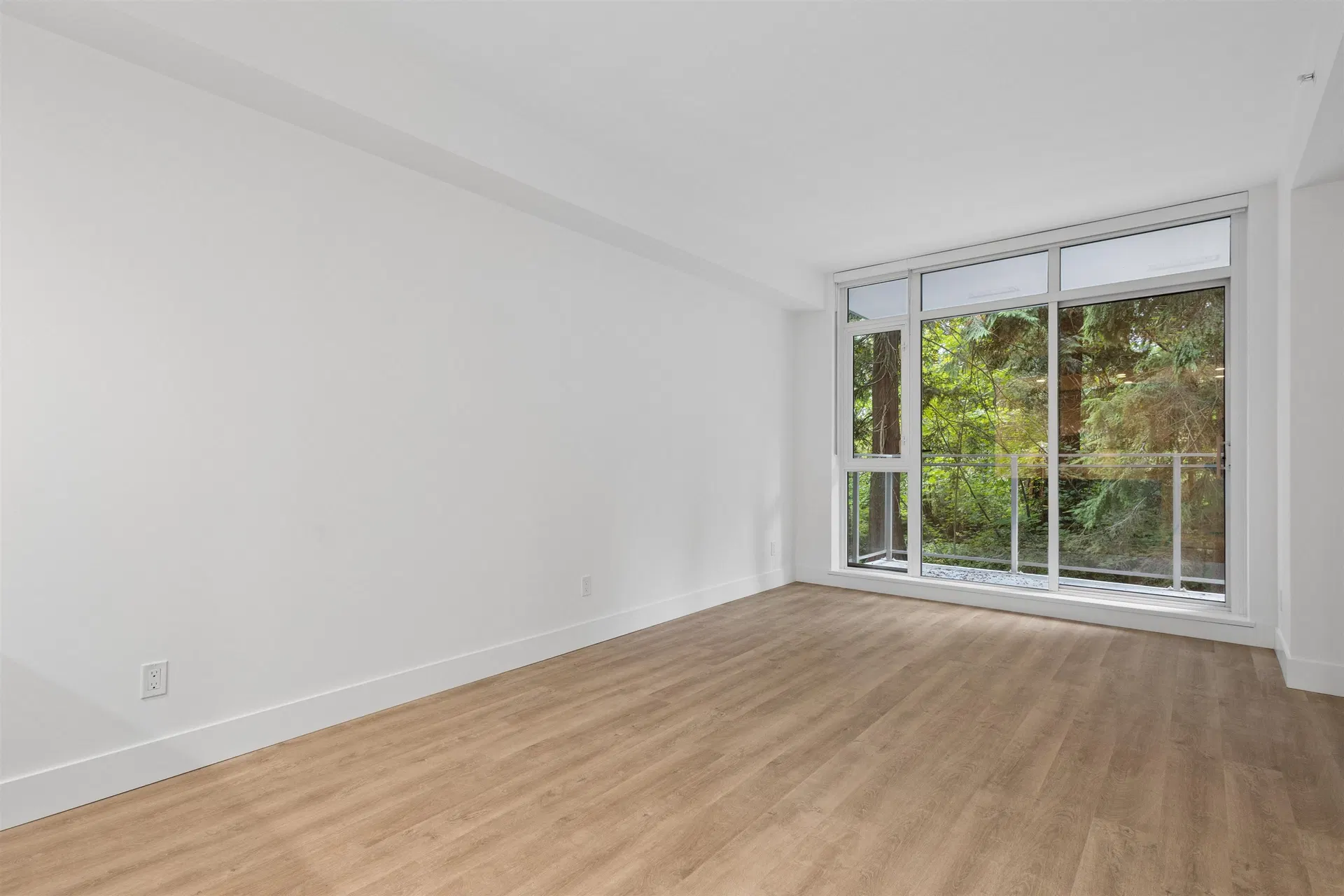 Photo 5 of 40 at #208 – 2375 Emery Court