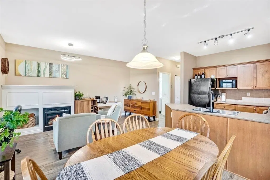 Photo 4 of 24 at #5 – 6588 188 Street