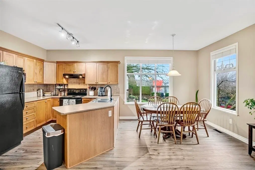 Photo 5 of 24 at #5 – 6588 188 Street