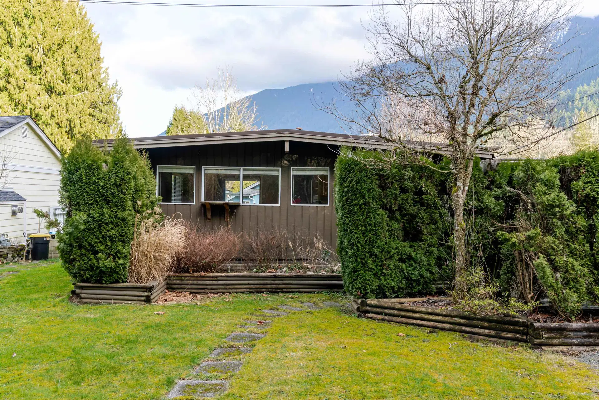 1876 Vera Road