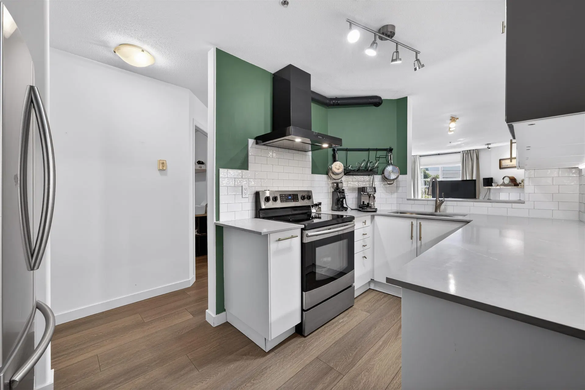 Photo 2 of 21 at #102 – 509 Carnarvon Street