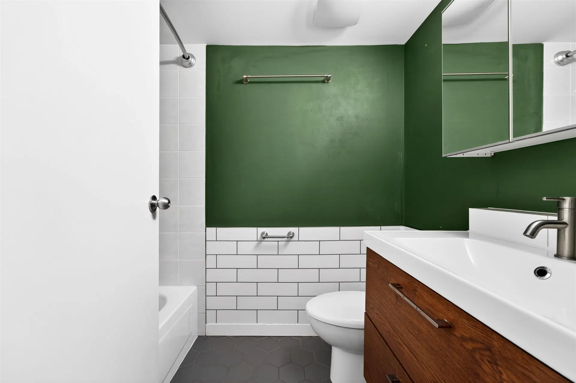 Photo 5 of 21 at #102 – 509 Carnarvon Street