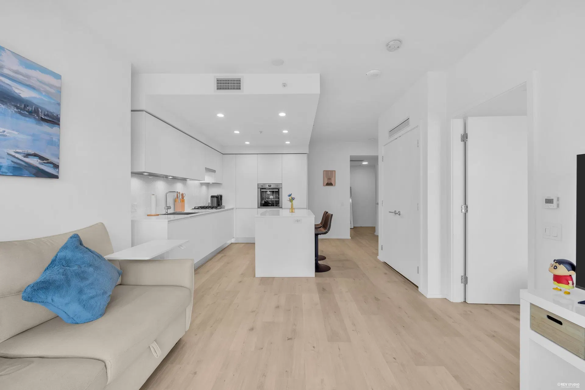 Photo 4 of 38 at #911 – 3833 Evergreen Place