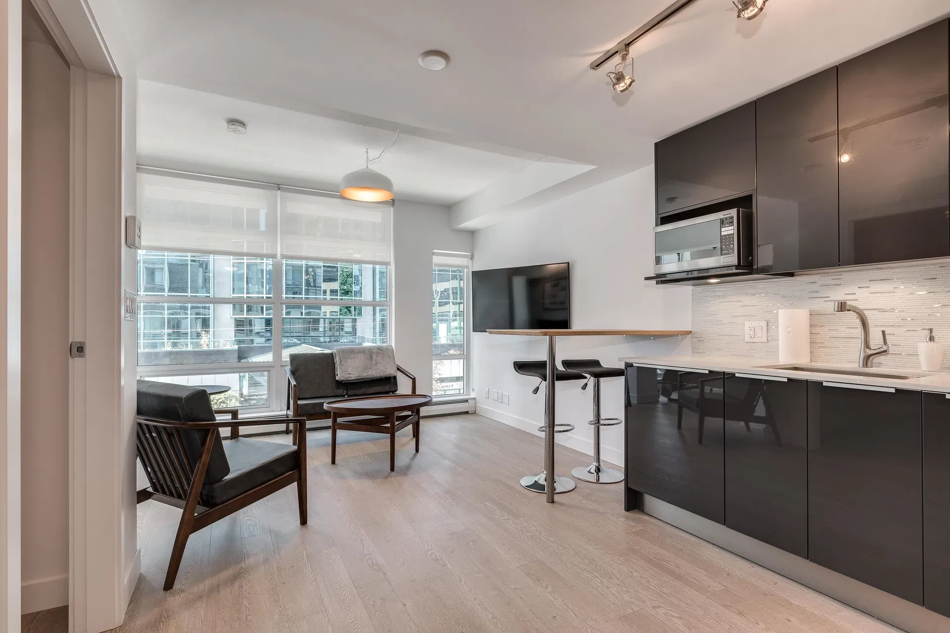 Photo 4 of 16 at #410 – 1283 Howe Street