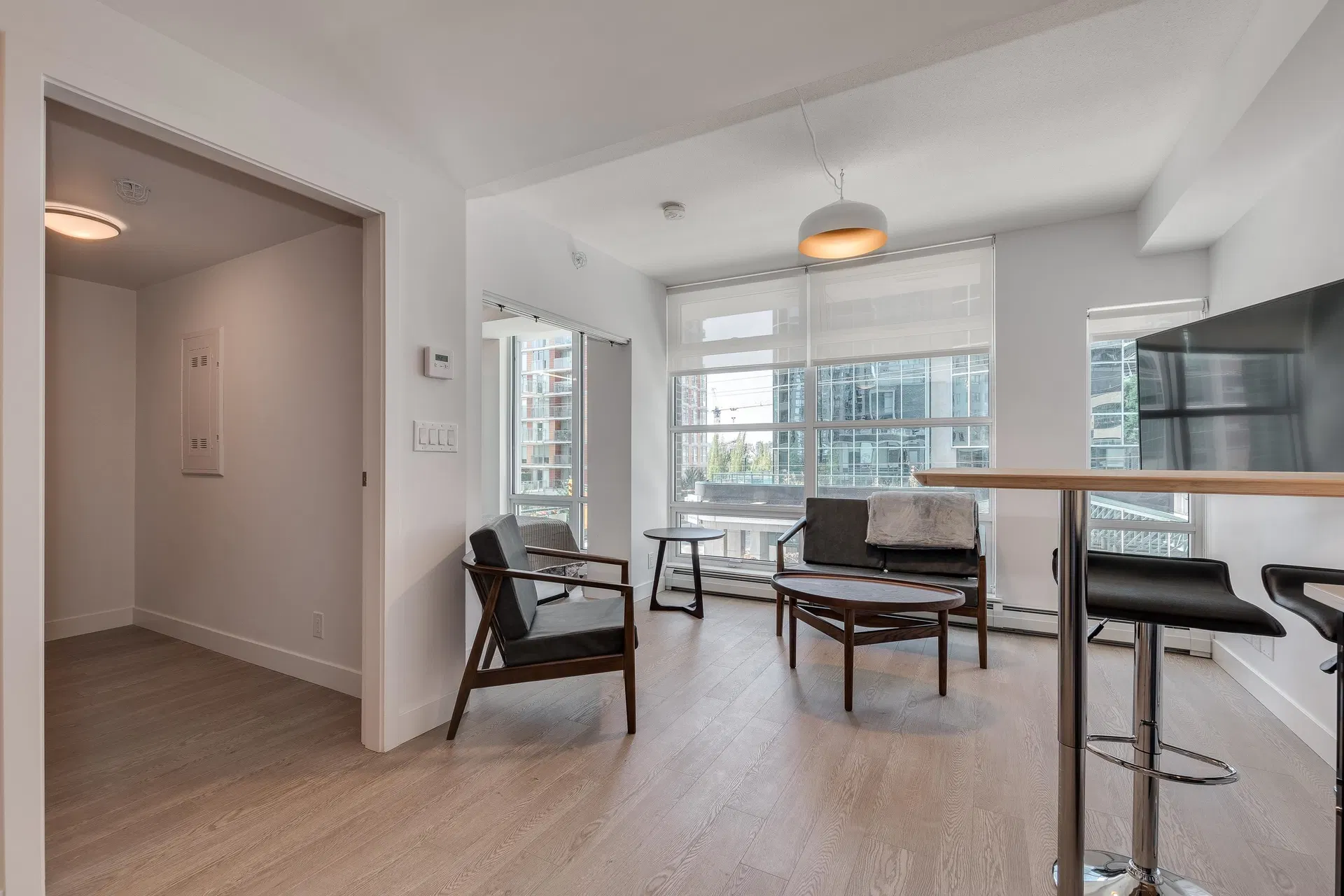 Photo 5 of 16 at #410 – 1283 Howe Street