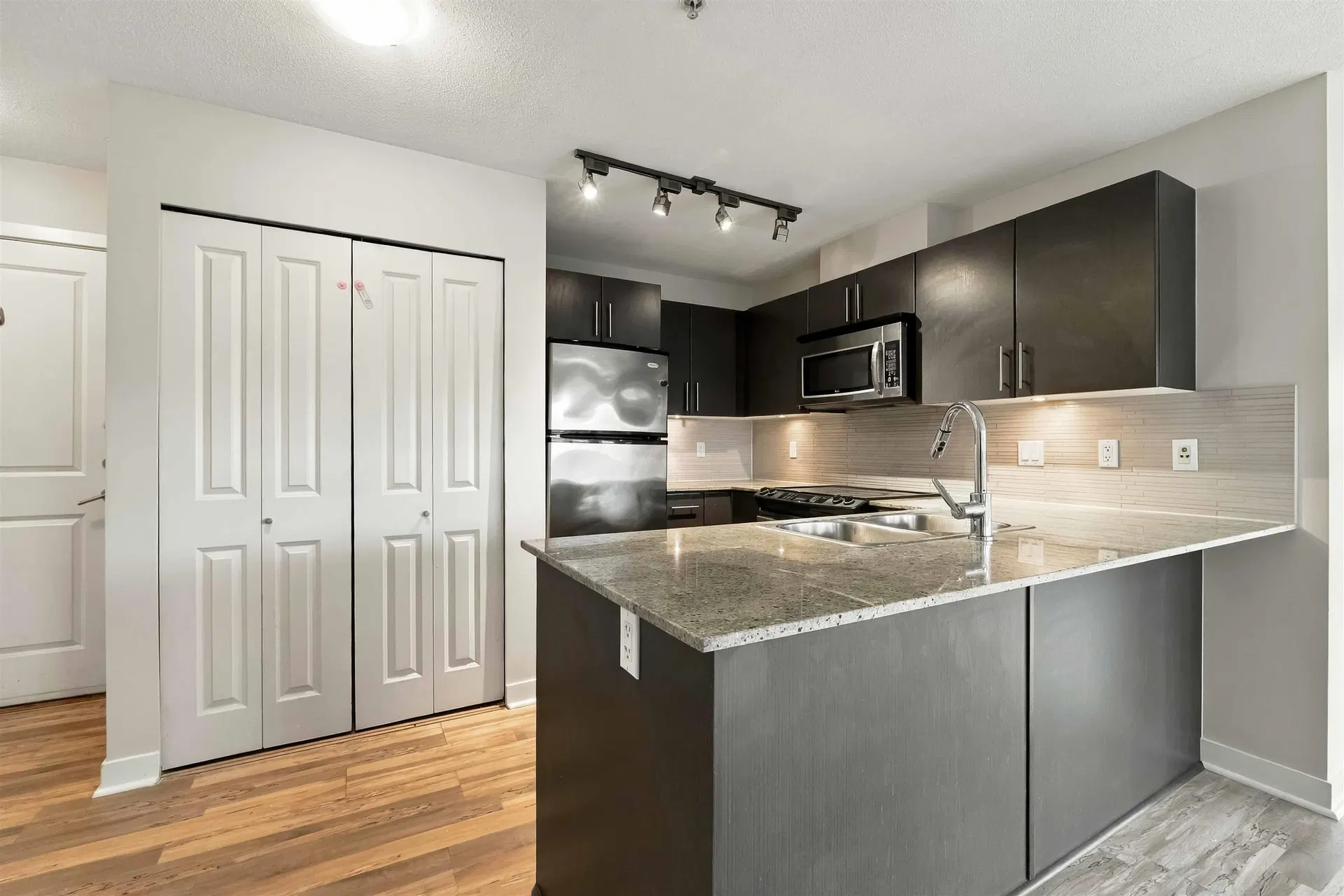 Photo 5 of 36 at #328 – 8915 202 Street