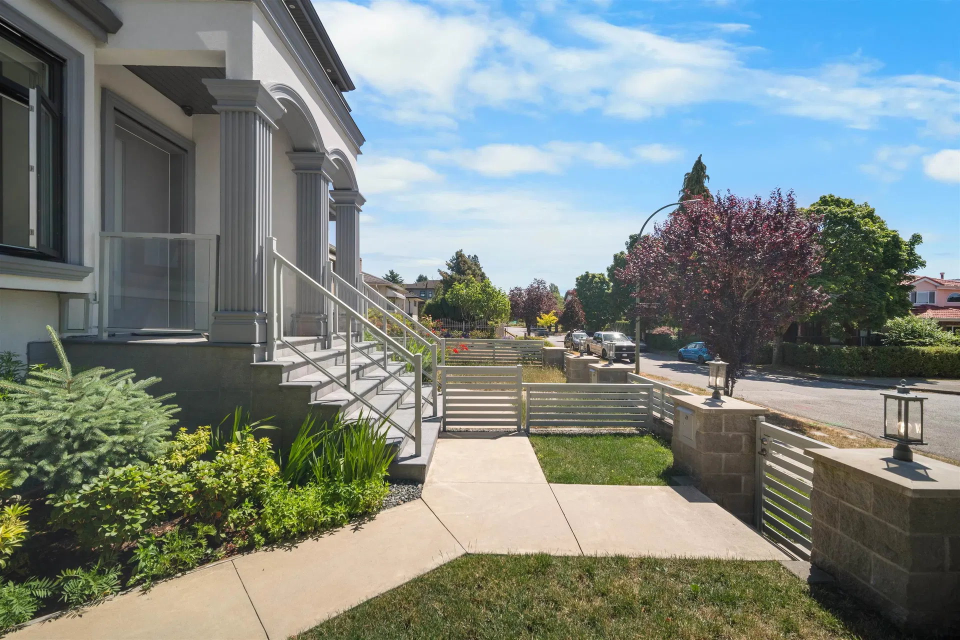 Photo 4 of 25 at 1475 E 55th Avenue