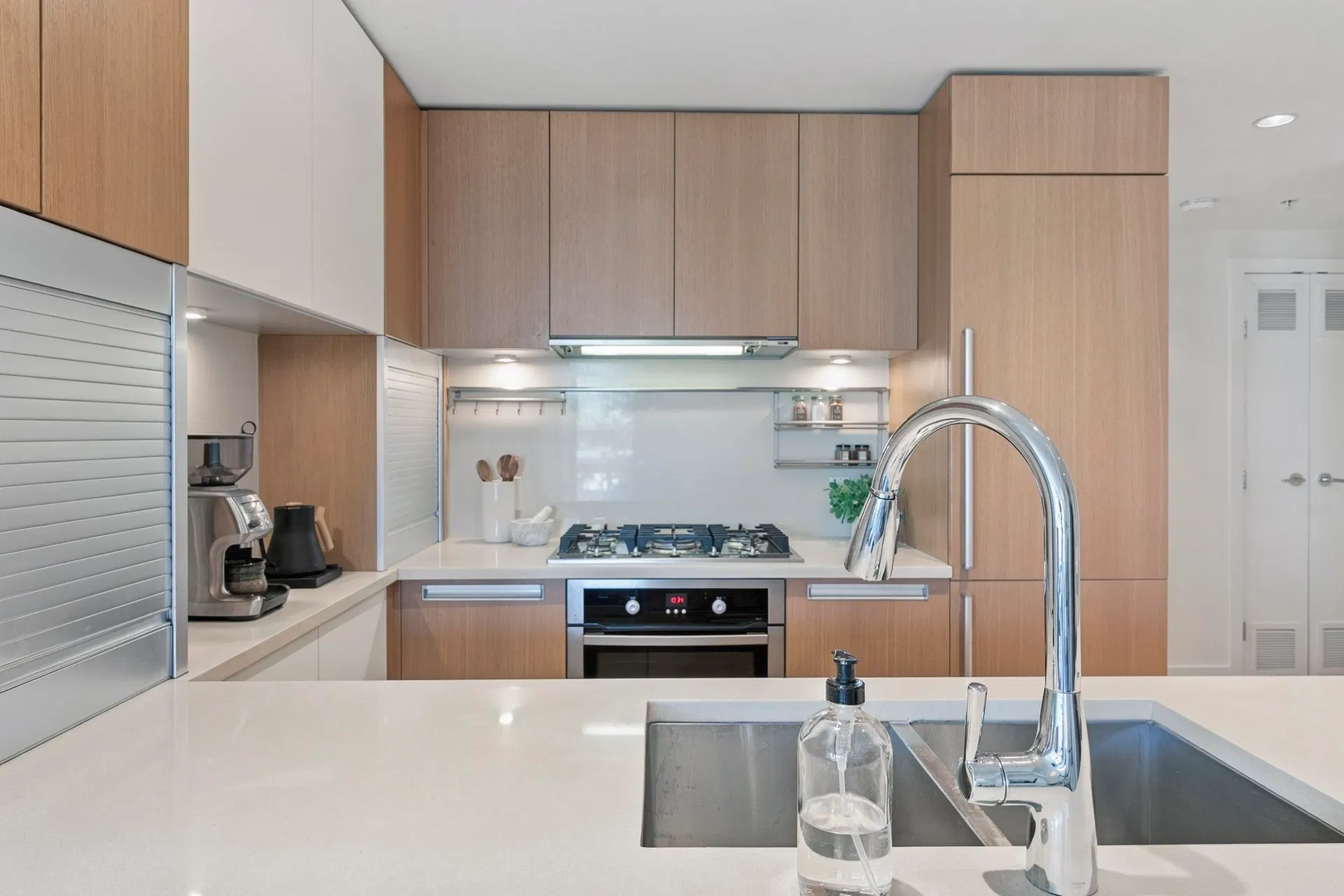 Photo 3 of 40 at #507 – 288 W 1st Avenue