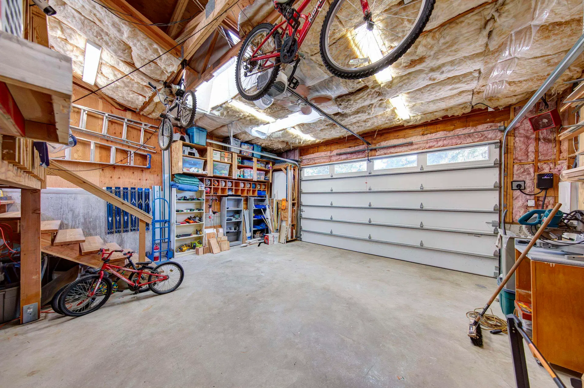 Photo 3 of 40 at 1243 Cloverley Street