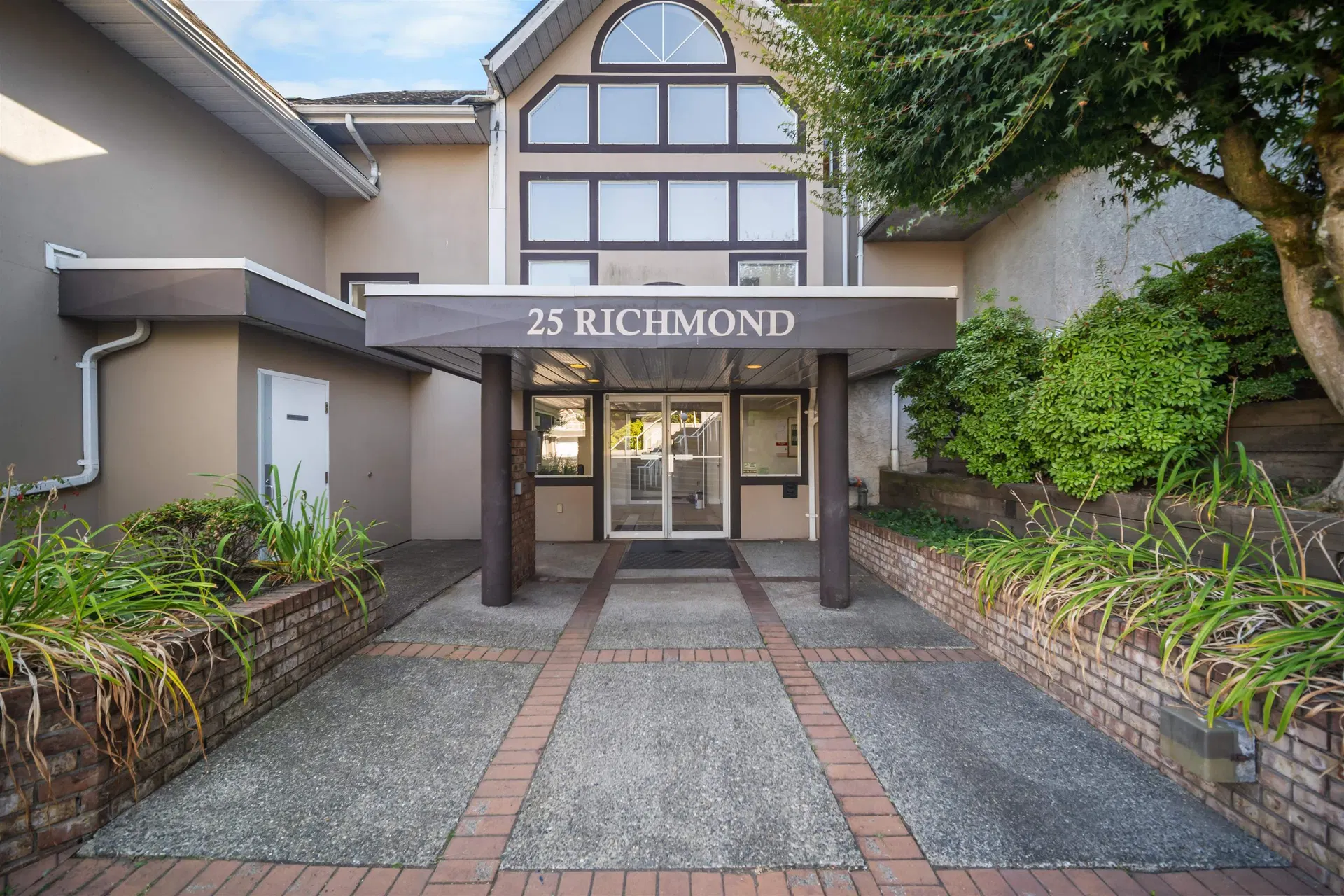 #504 – 25 Richmond Street