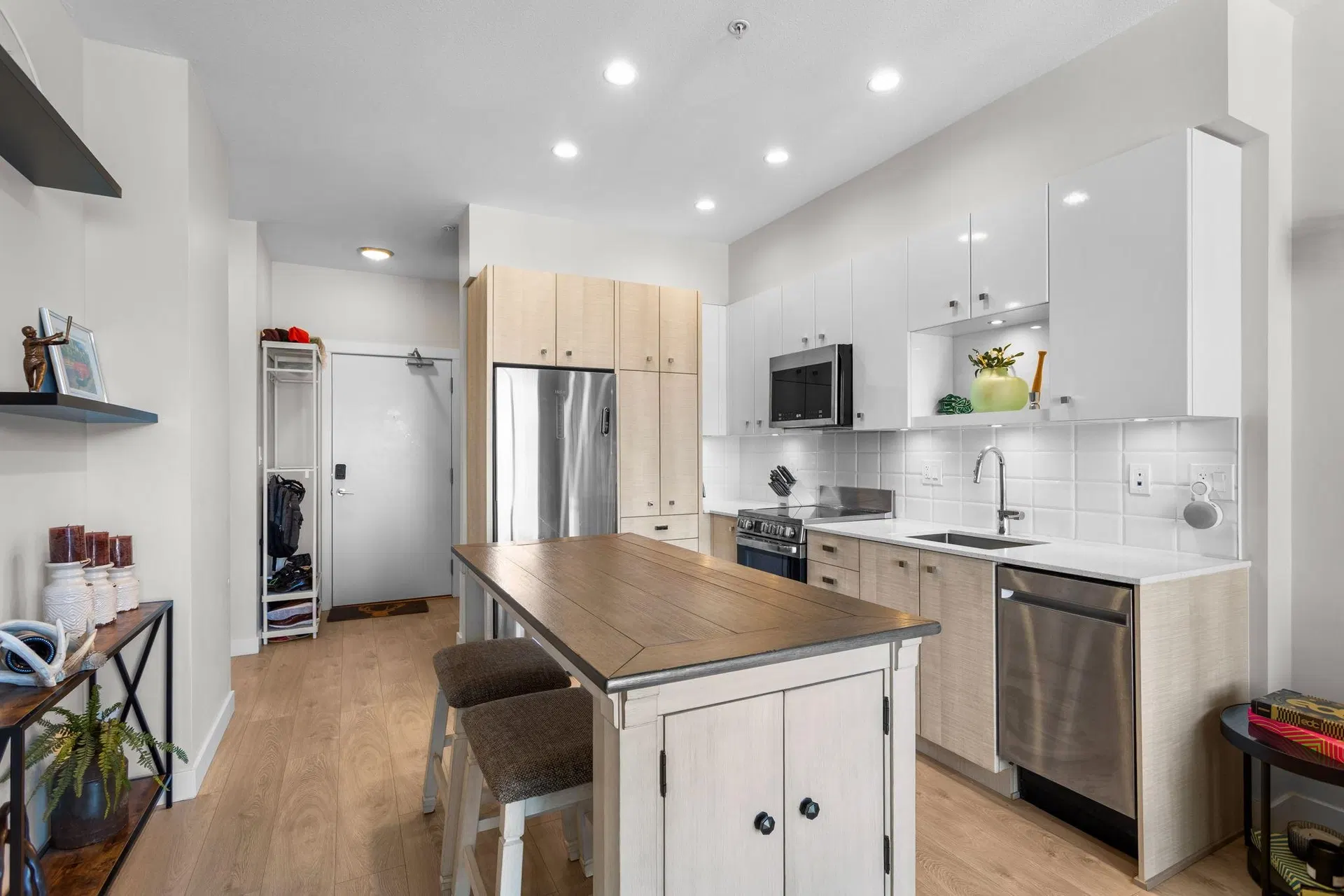 #518 – 10838 Whalley Boulevard