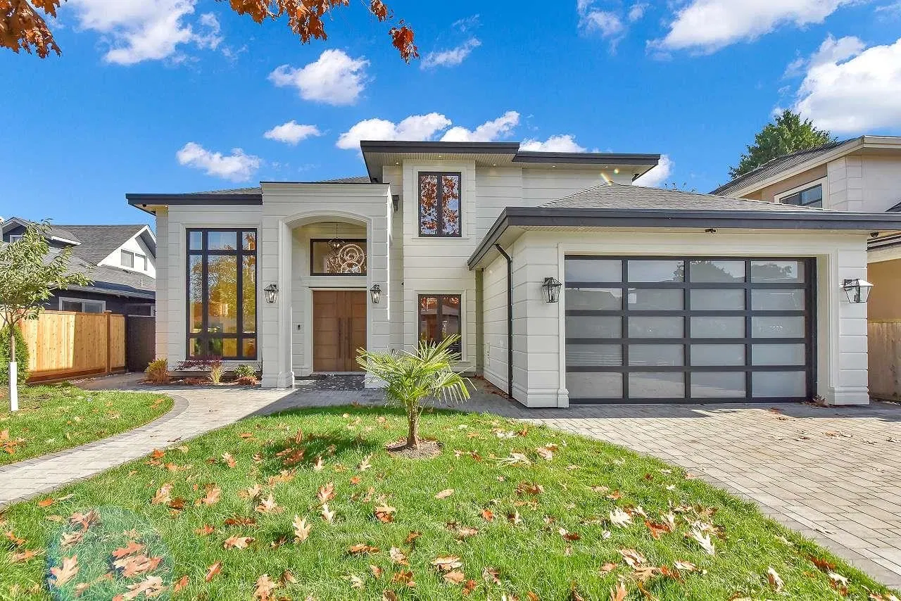 Photo 1 of 40 at 10660 Roselea Crescent