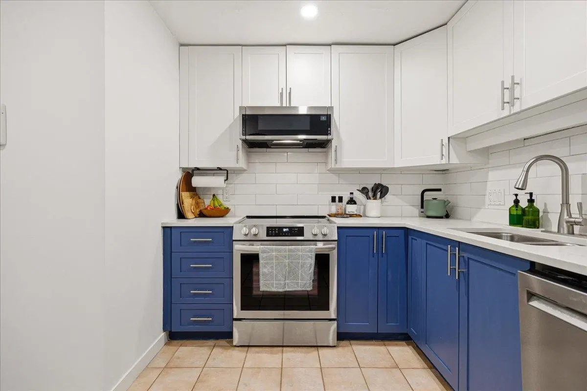 Photo 3 of 30 at #411 – 2059 Chesterfield Avenue
