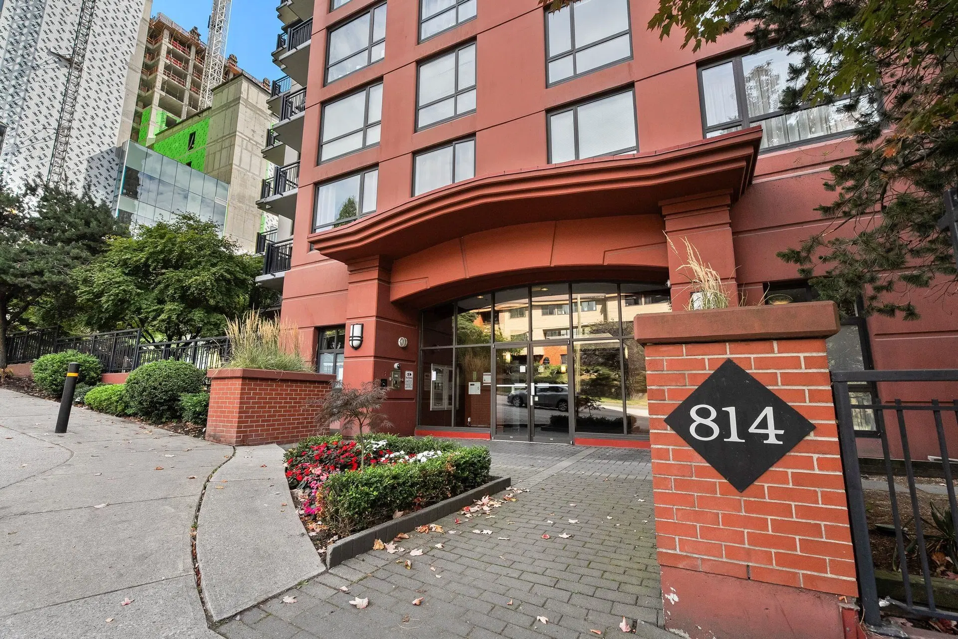 Photo 1 of 27 at #1203 – 814 Royal Avenue