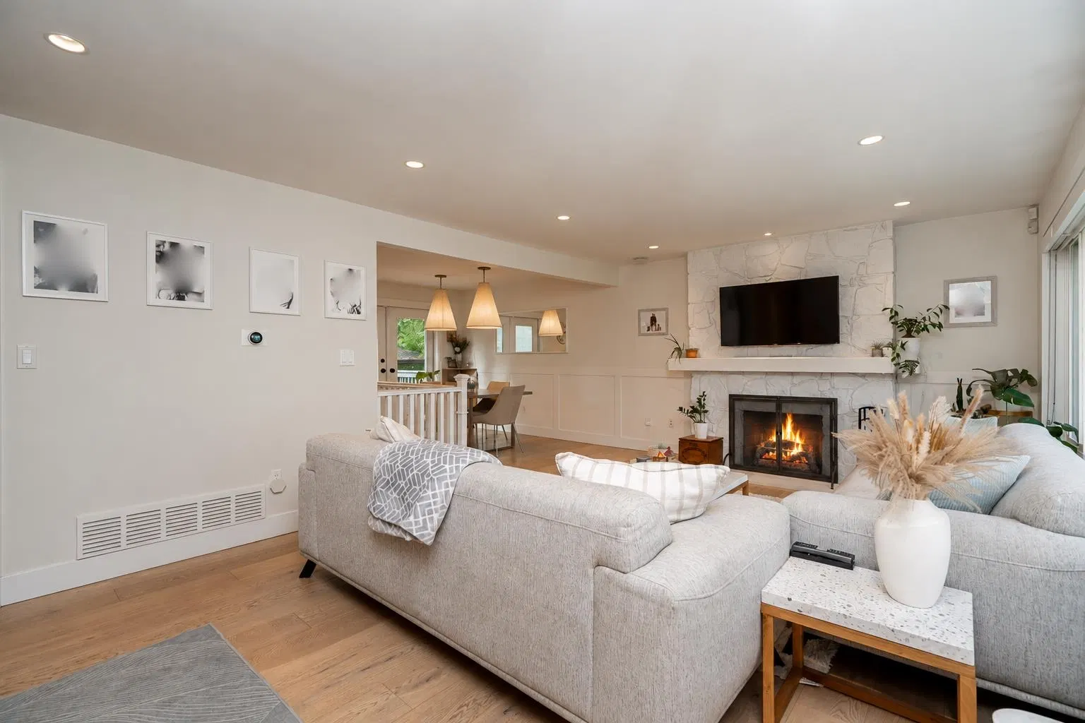 Photo 5 of 34 at 1361 E 15th Street