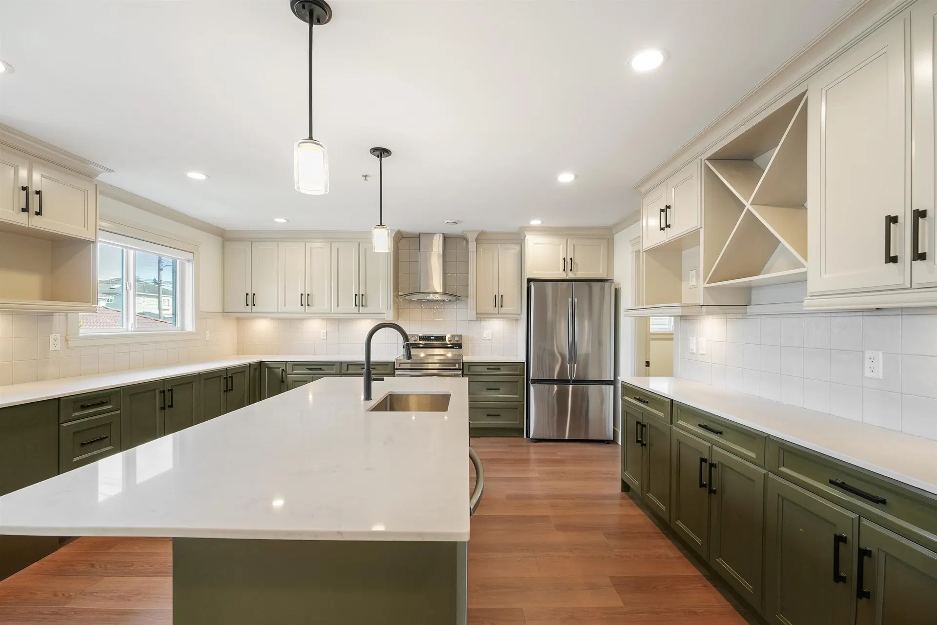 Photo 5 of 37 at 5454 Slocan Street