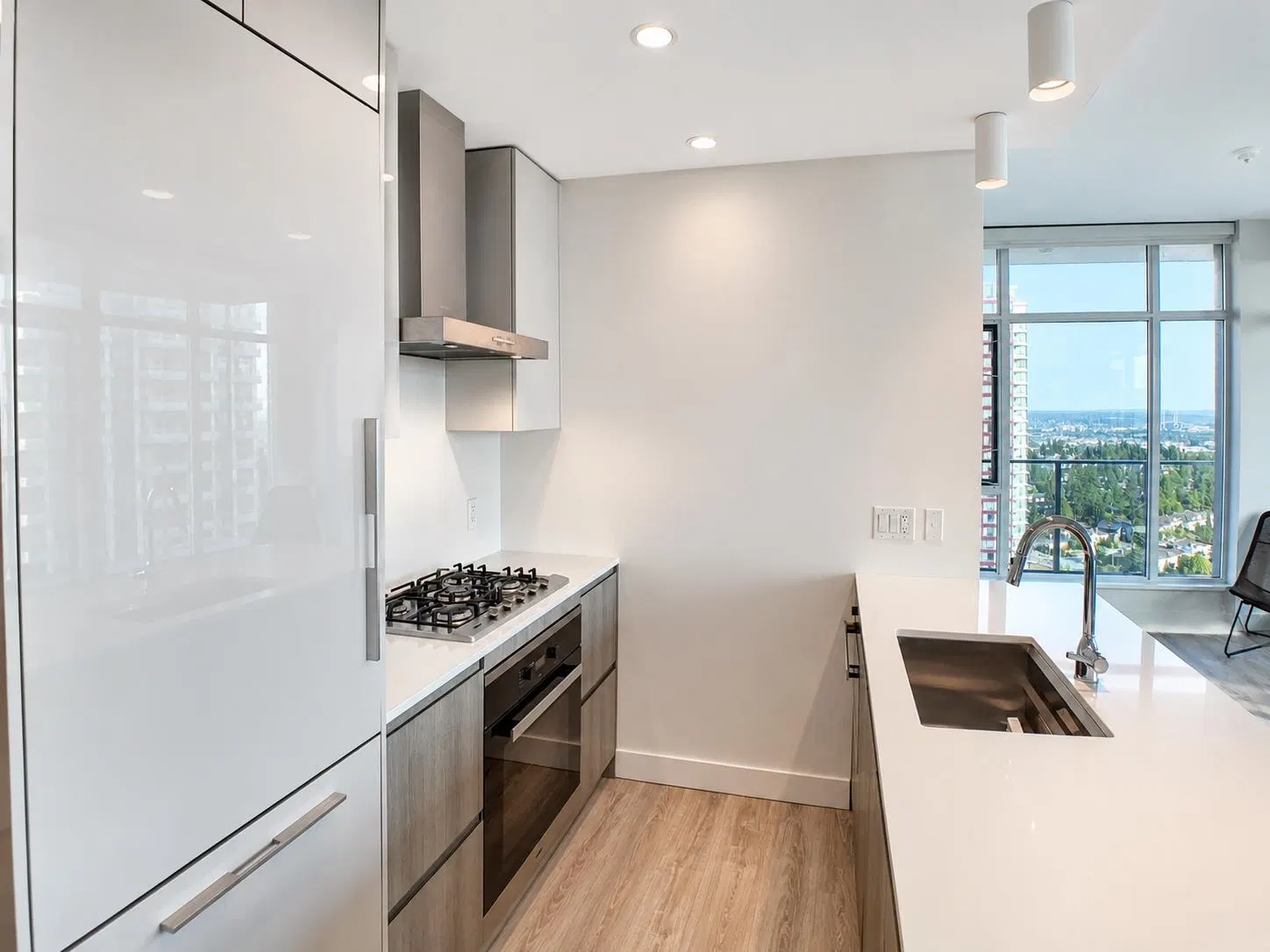 Photo 3 of 22 at #1804 – 6511 Sussex Avenue
